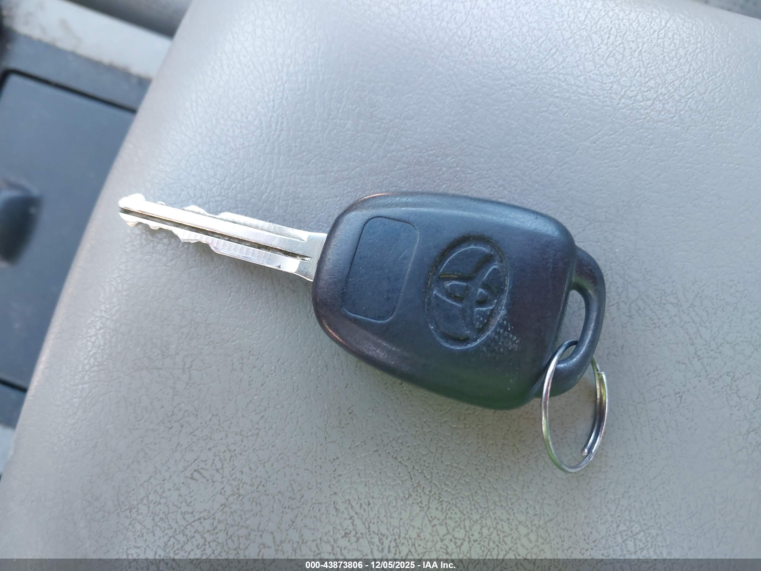 TOYOTA CAMRY image 11
