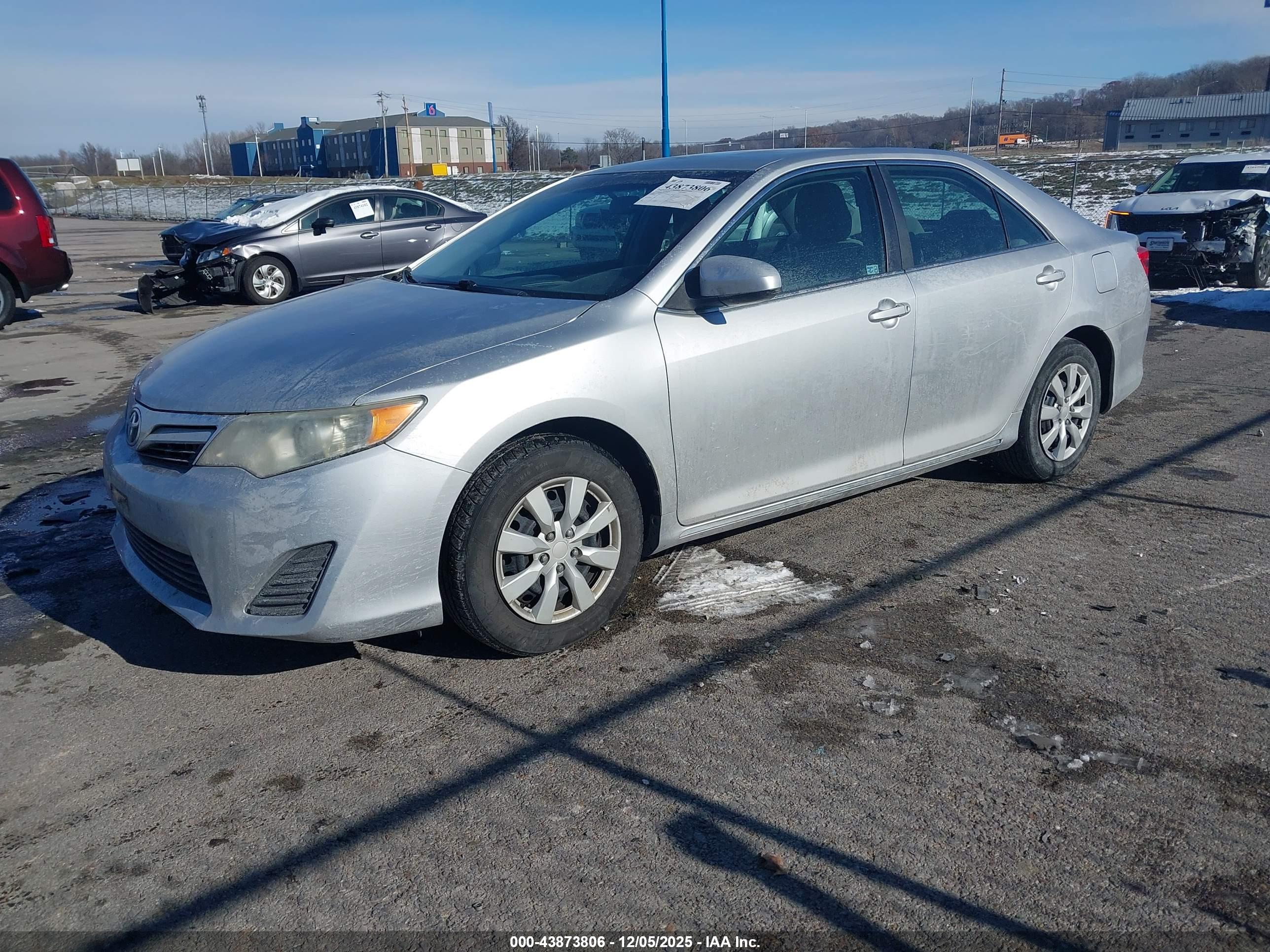 TOYOTA CAMRY image 2