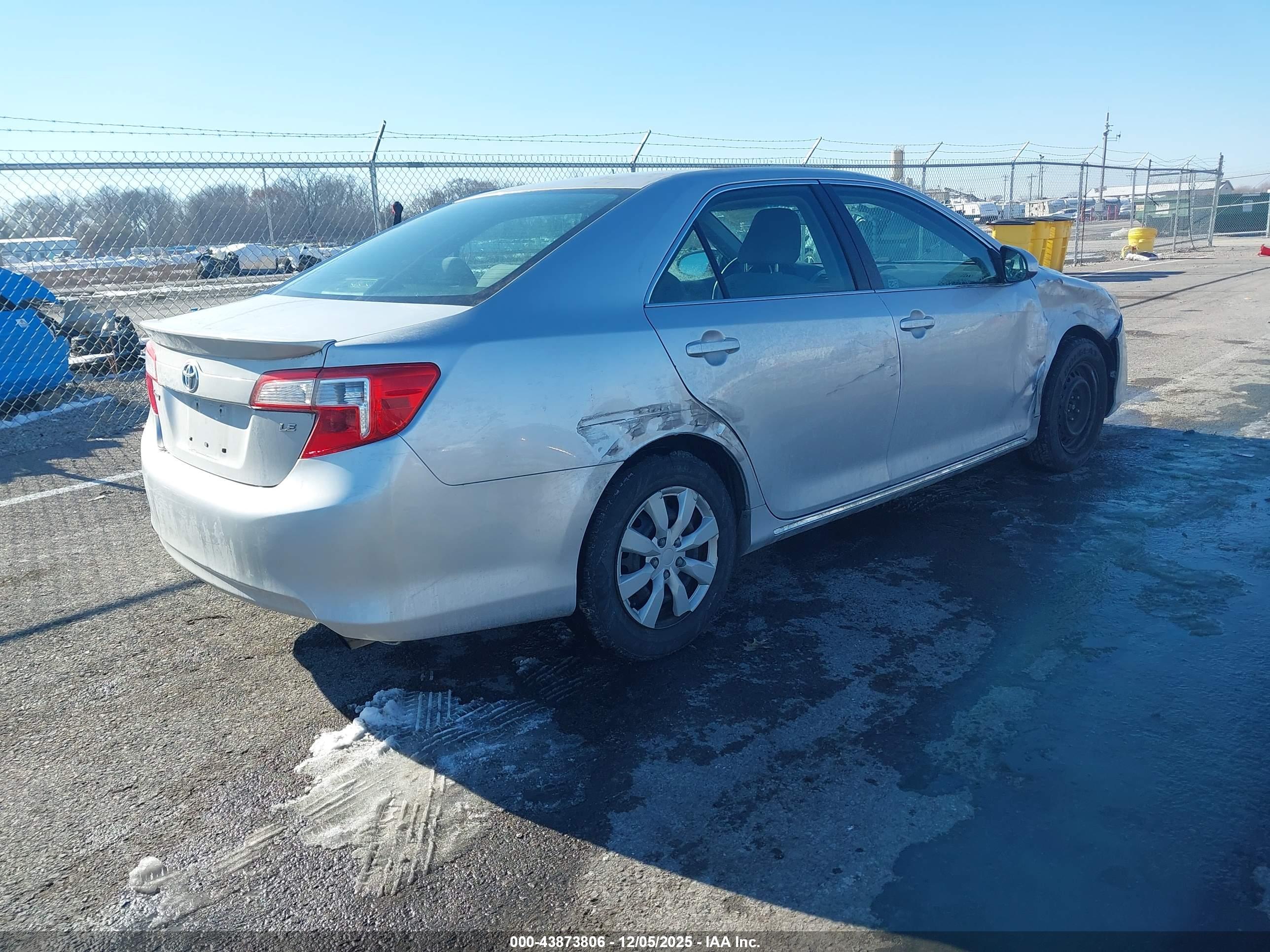 TOYOTA CAMRY image 4