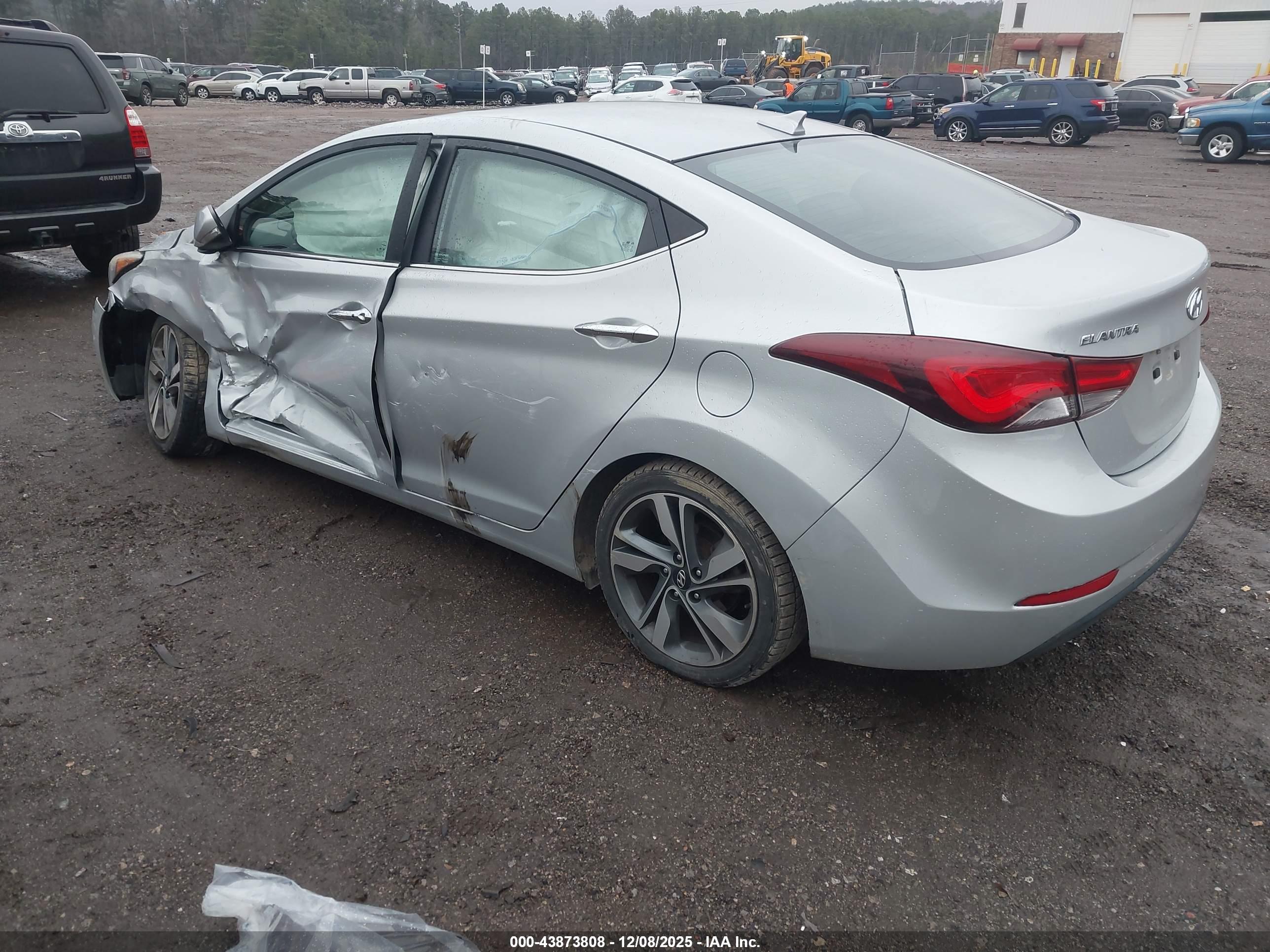 HYUNDAI ELANTRA image 3