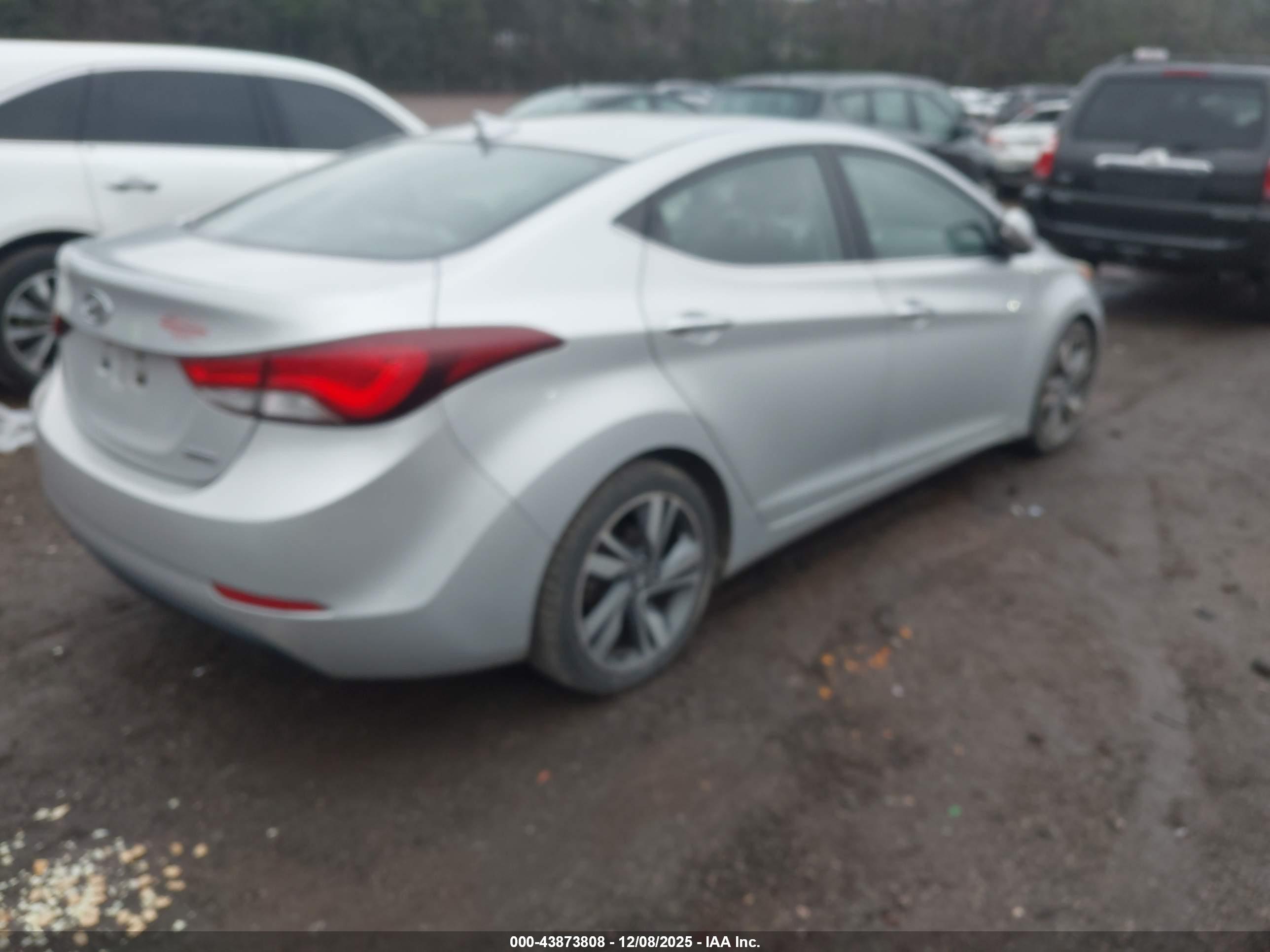HYUNDAI ELANTRA image 4