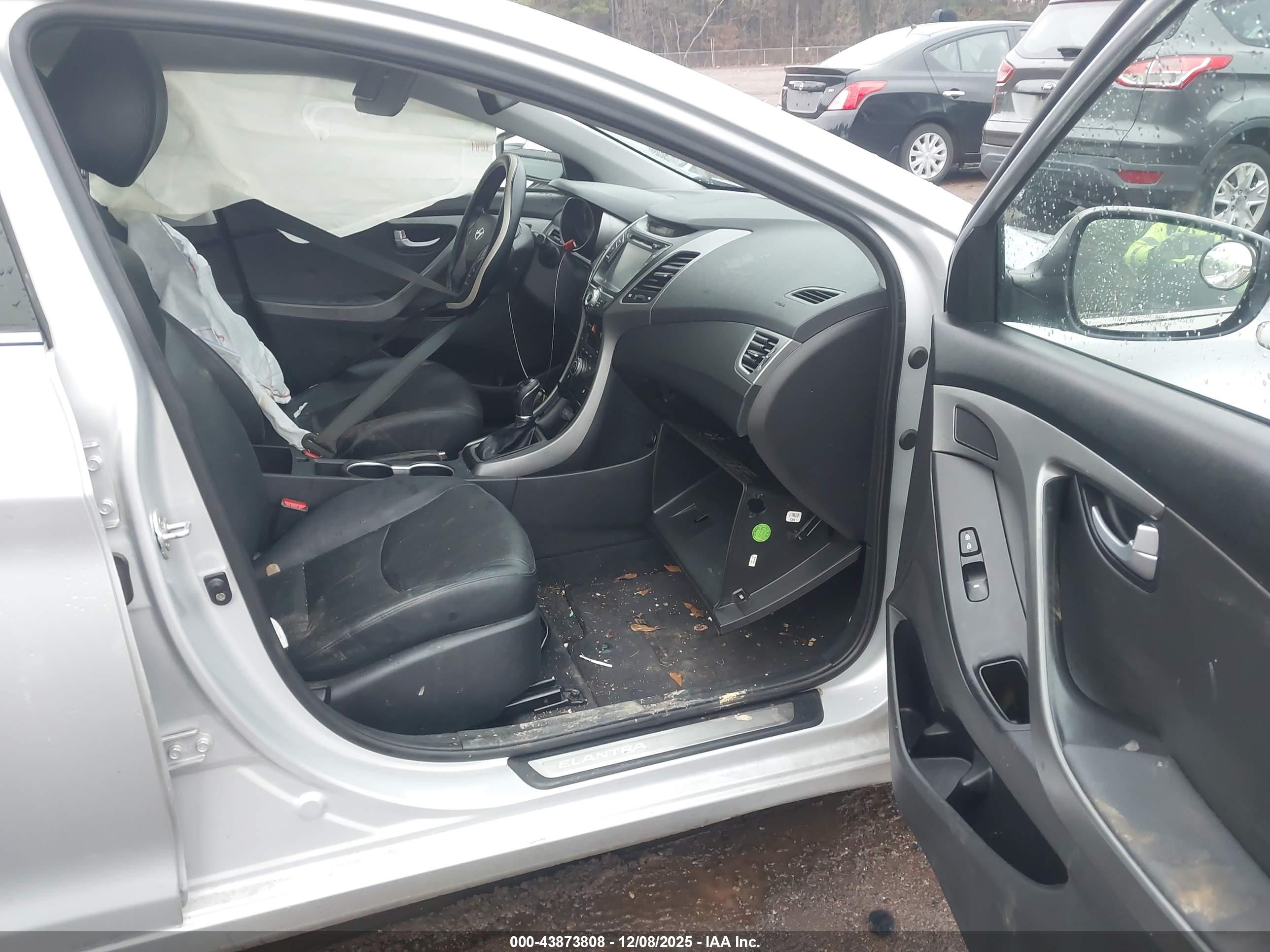 HYUNDAI ELANTRA image 5