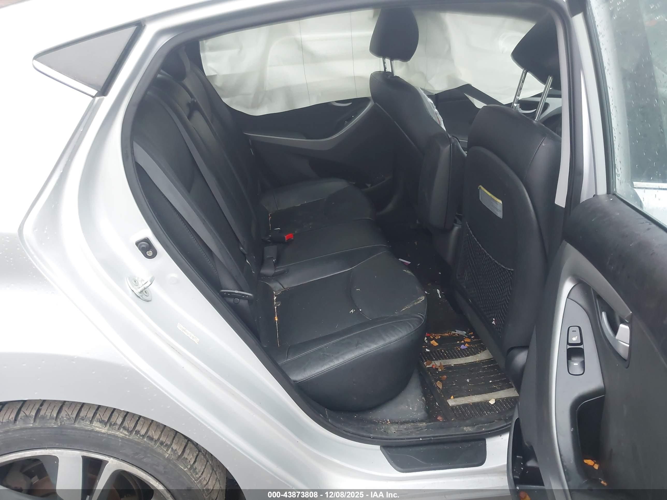 HYUNDAI ELANTRA image 8