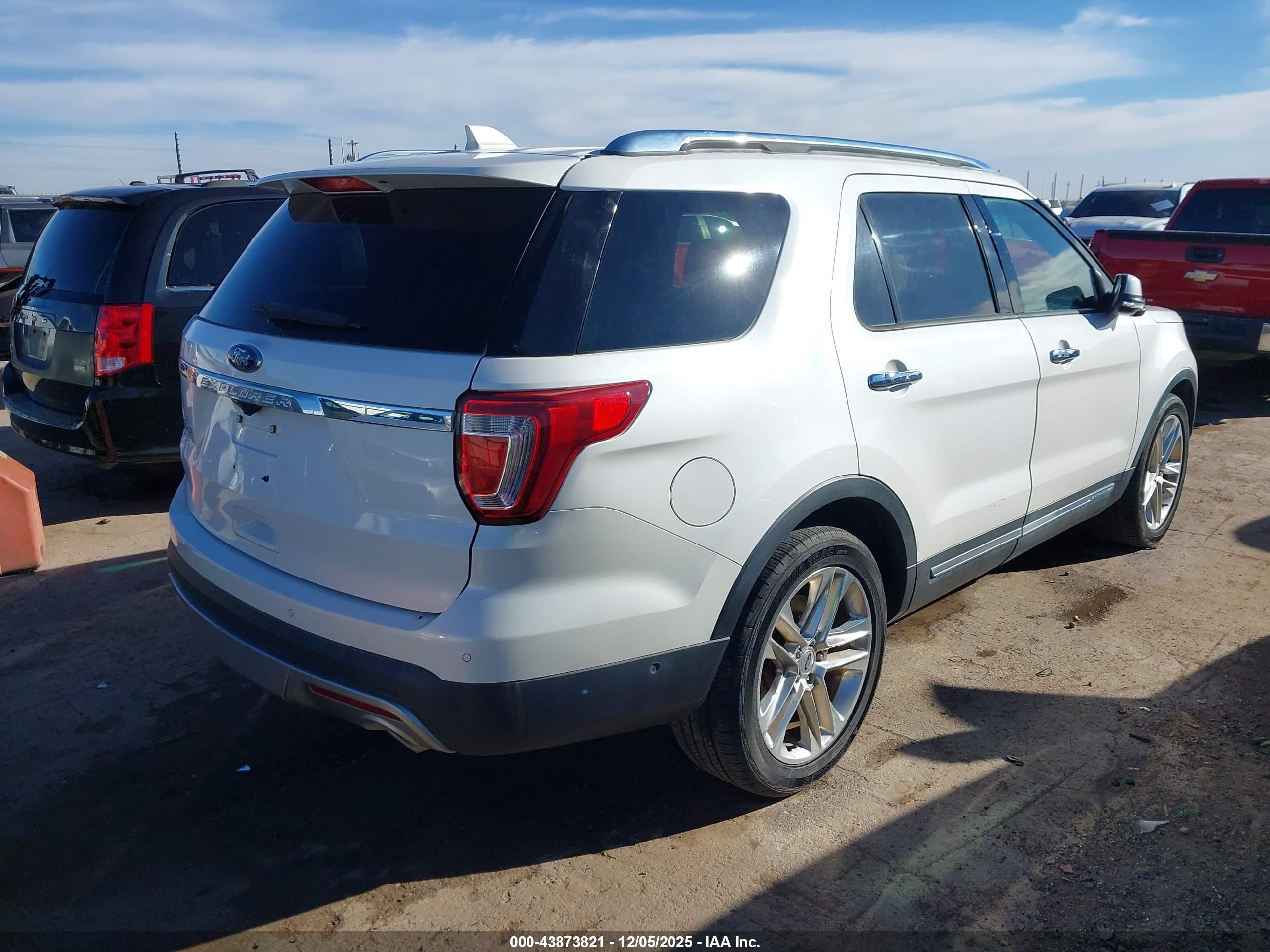 FORD EXPLORER image 4