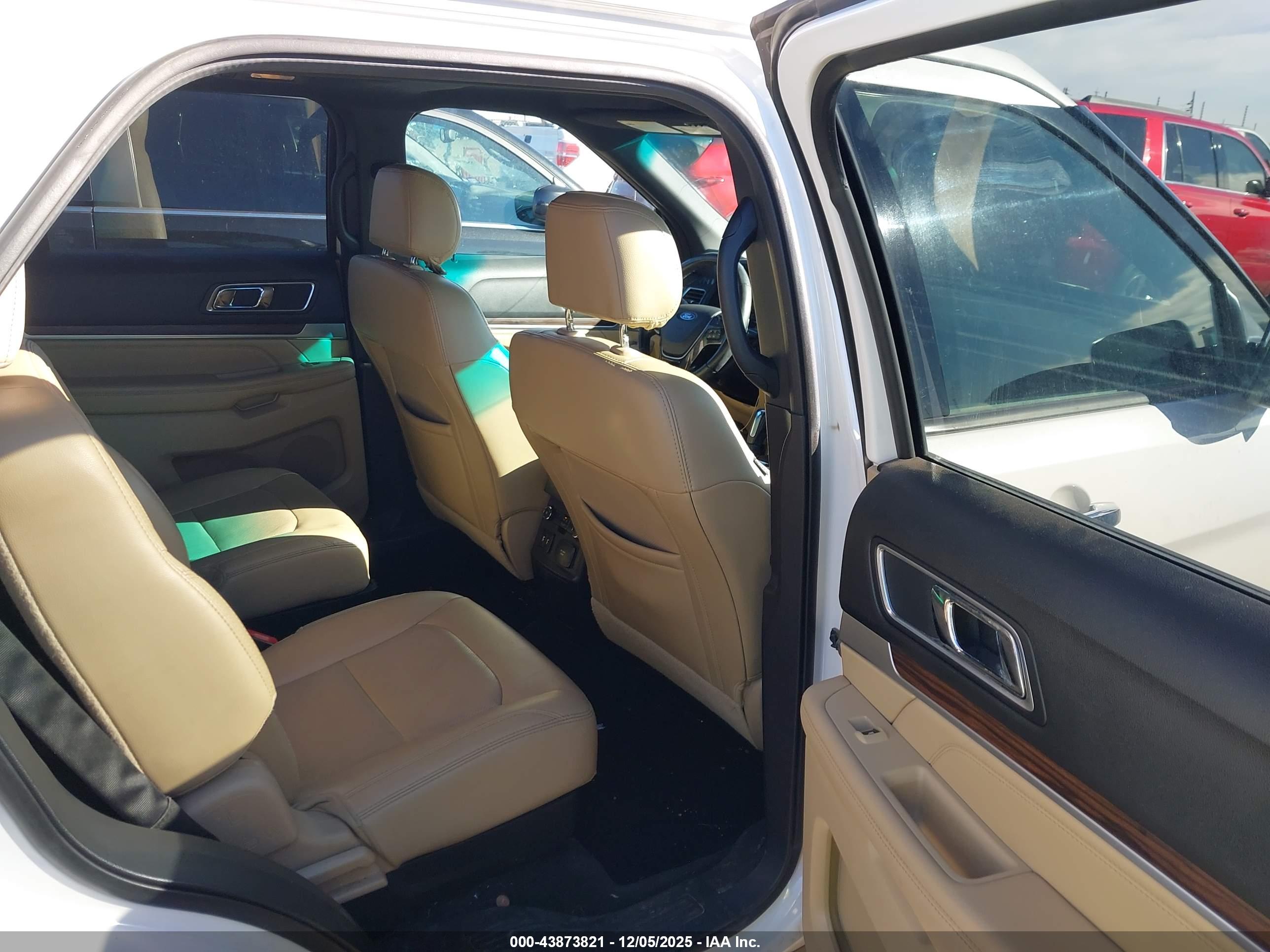 FORD EXPLORER image 8