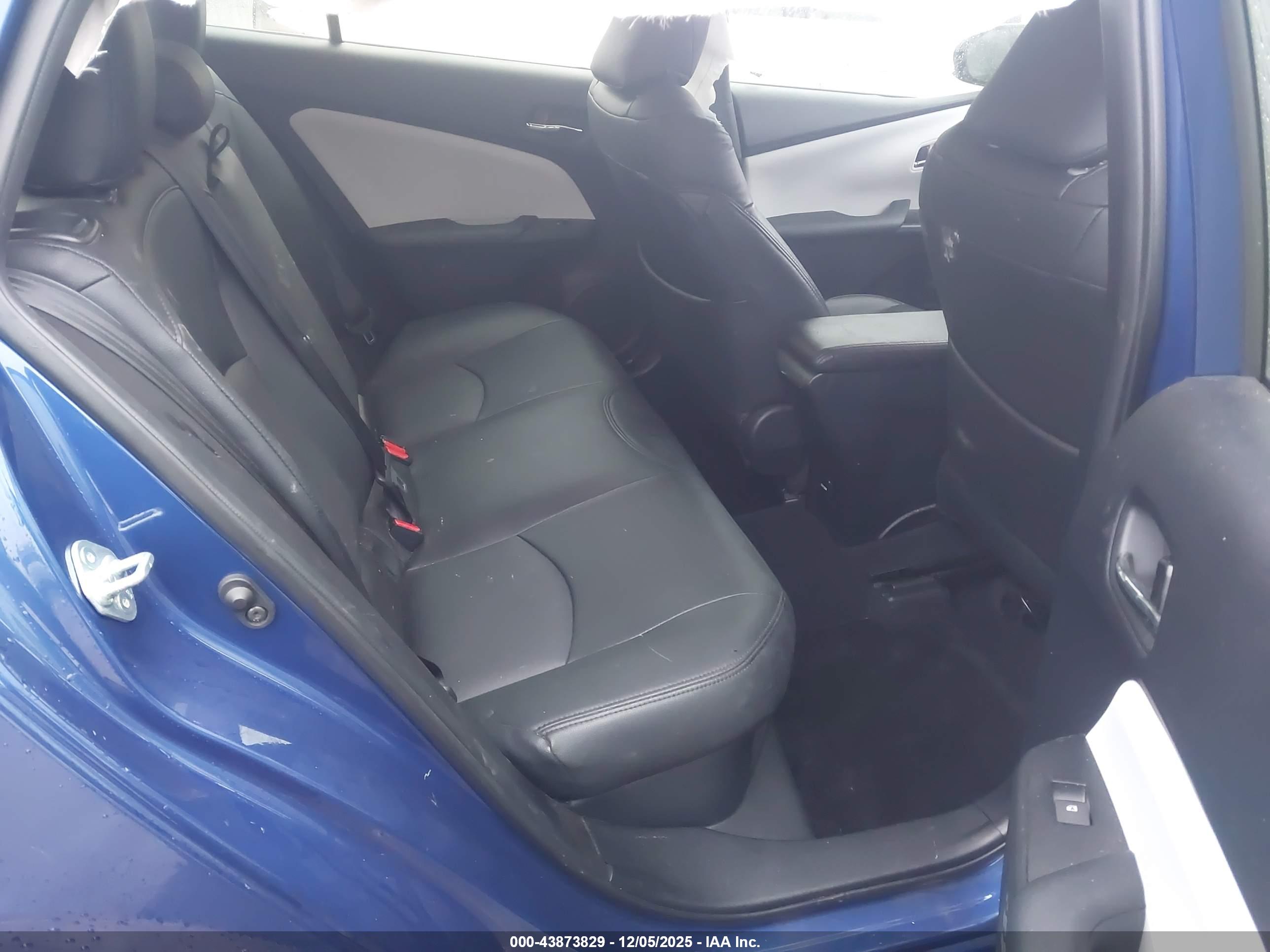 TOYOTA PRIUS image 8