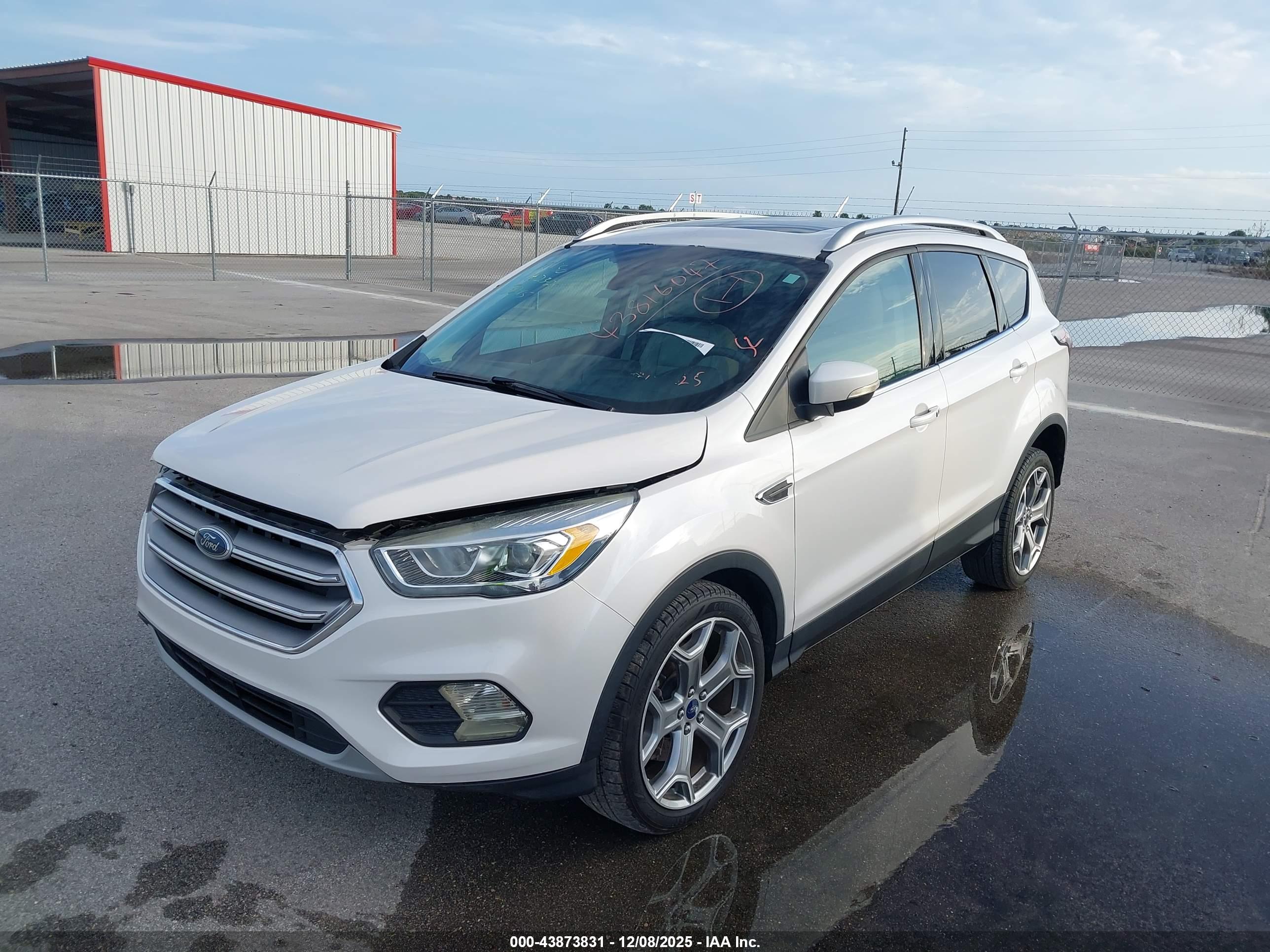 FORD ESCAPE image 2