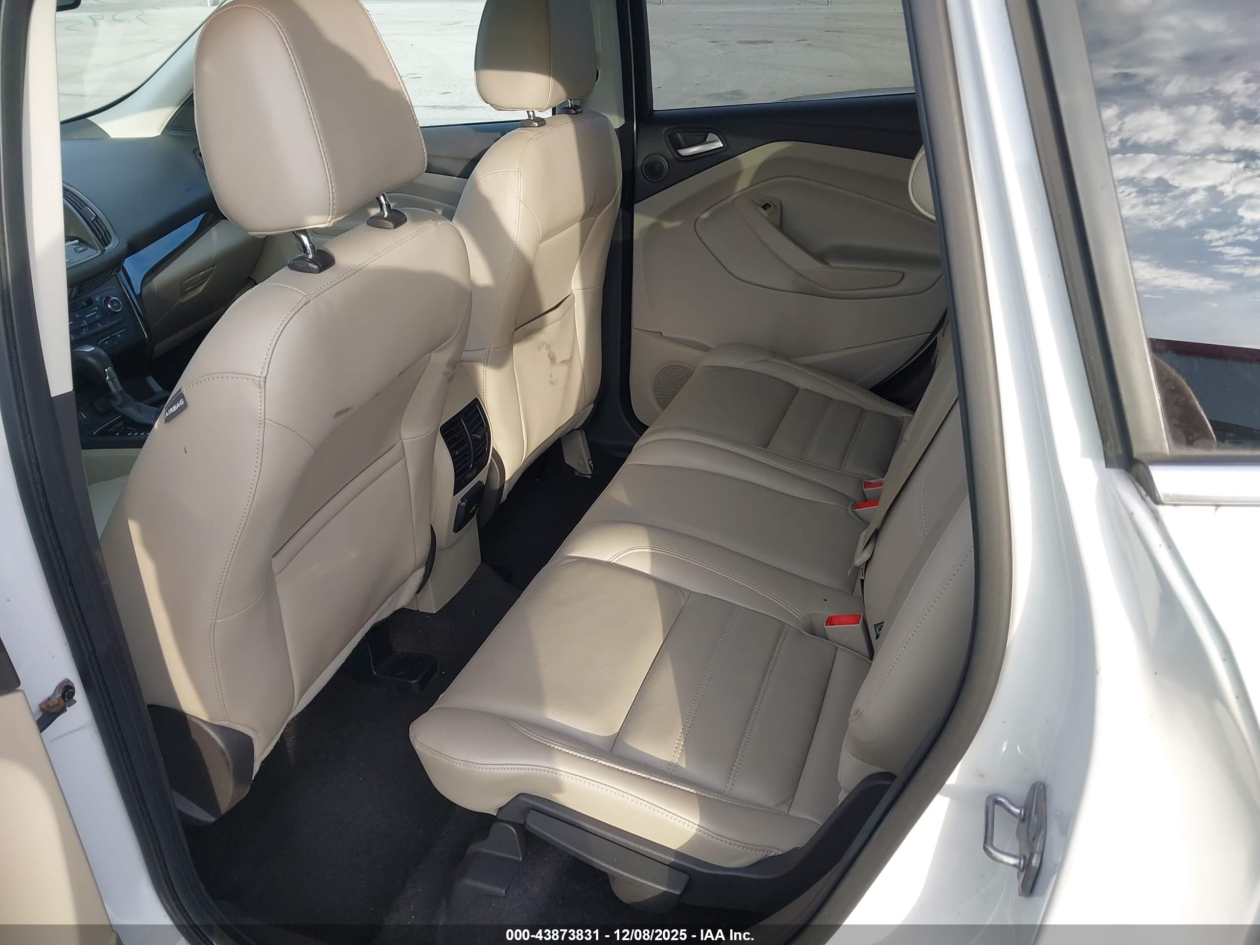 FORD ESCAPE image 8