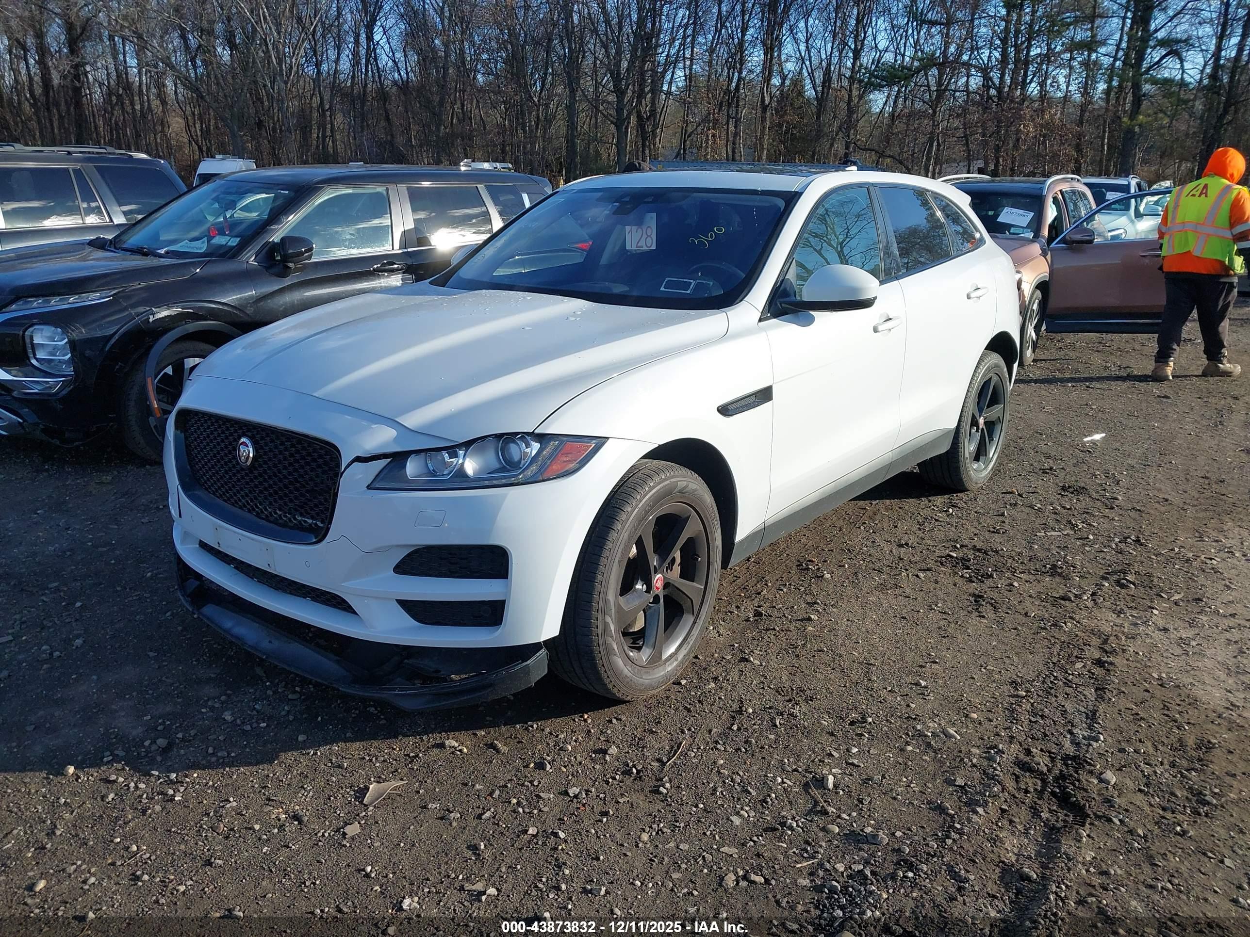JAGUAR F-PACE image 2