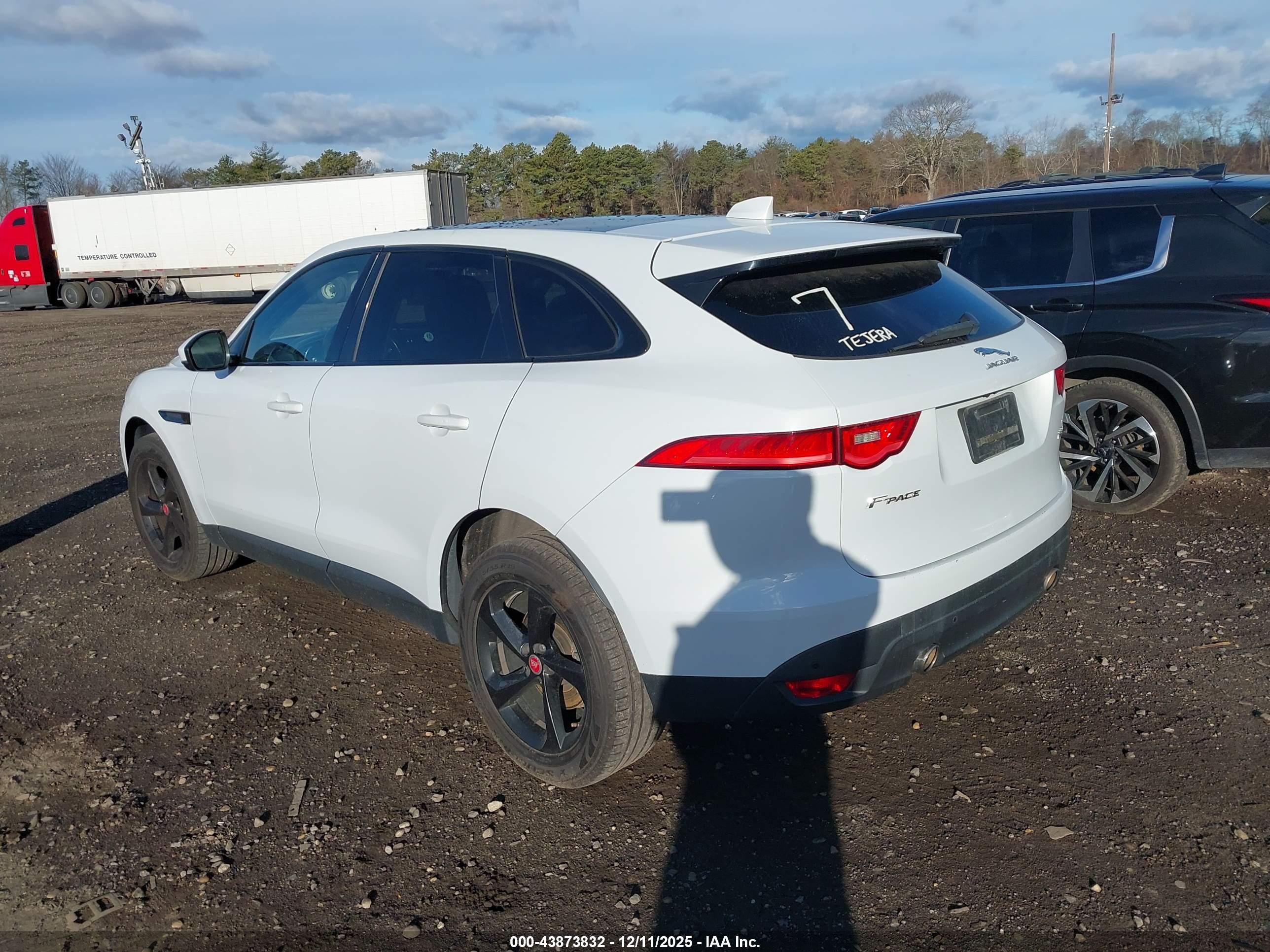 JAGUAR F-PACE image 3