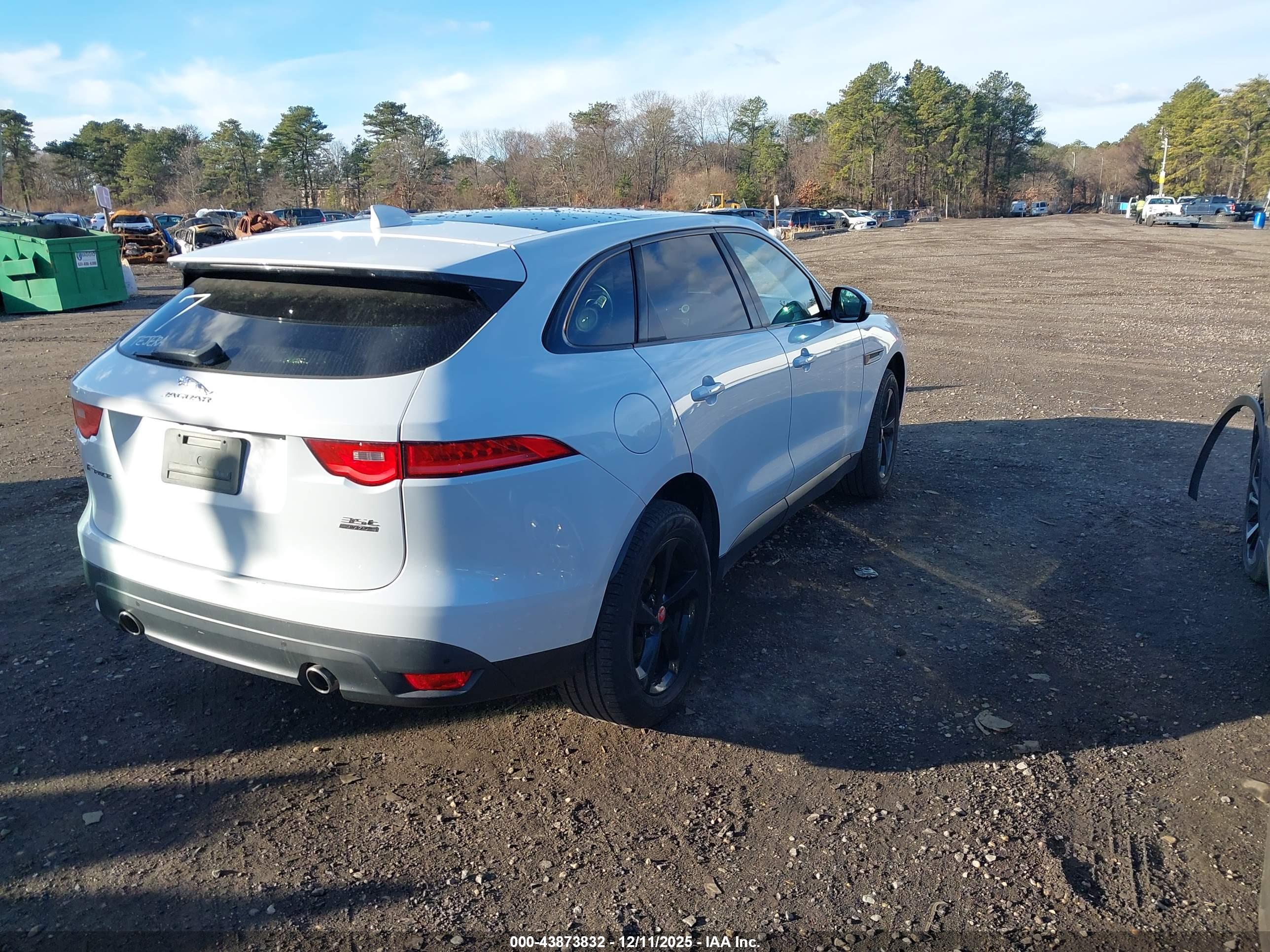 JAGUAR F-PACE image 4