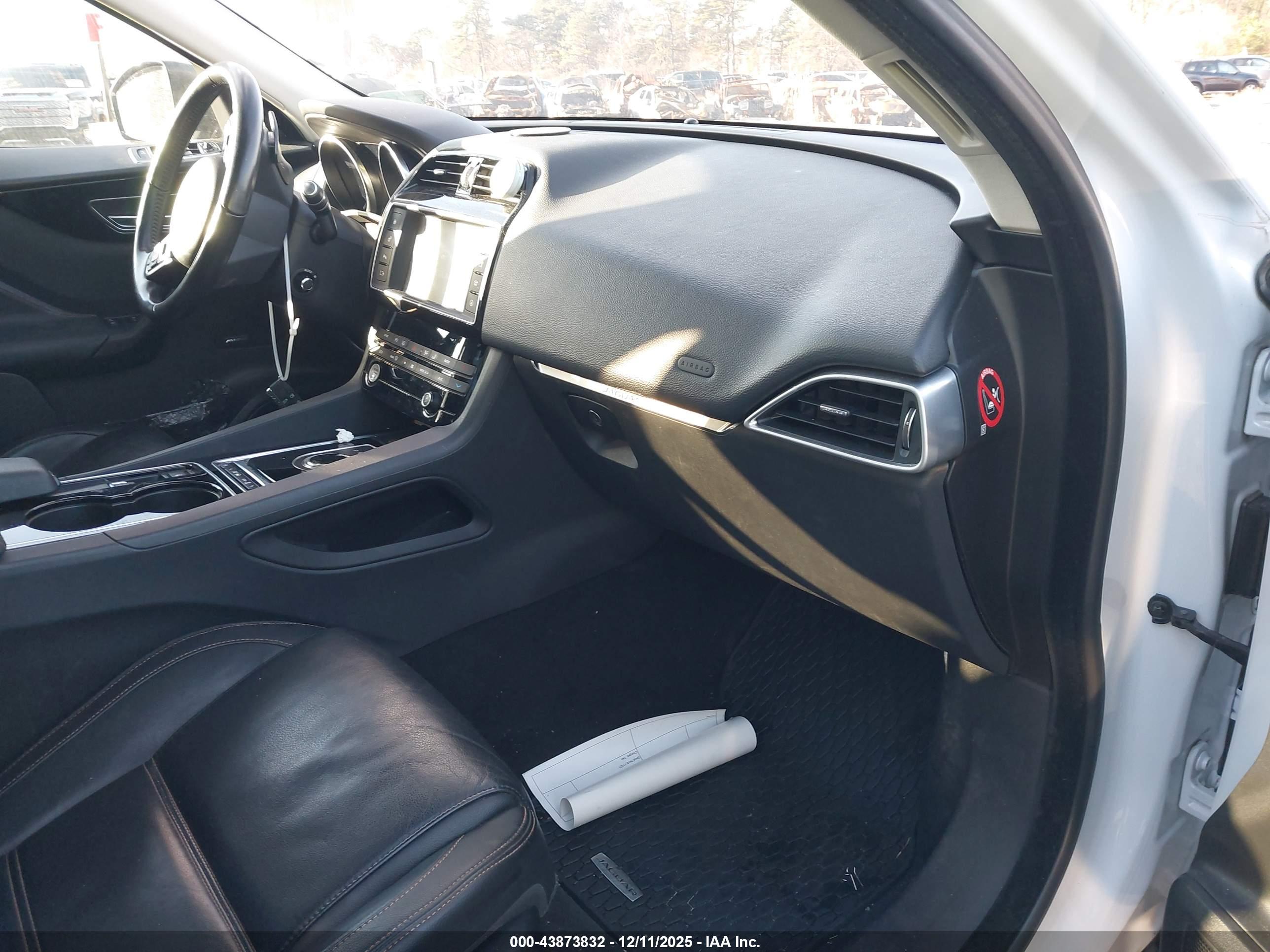 JAGUAR F-PACE image 5
