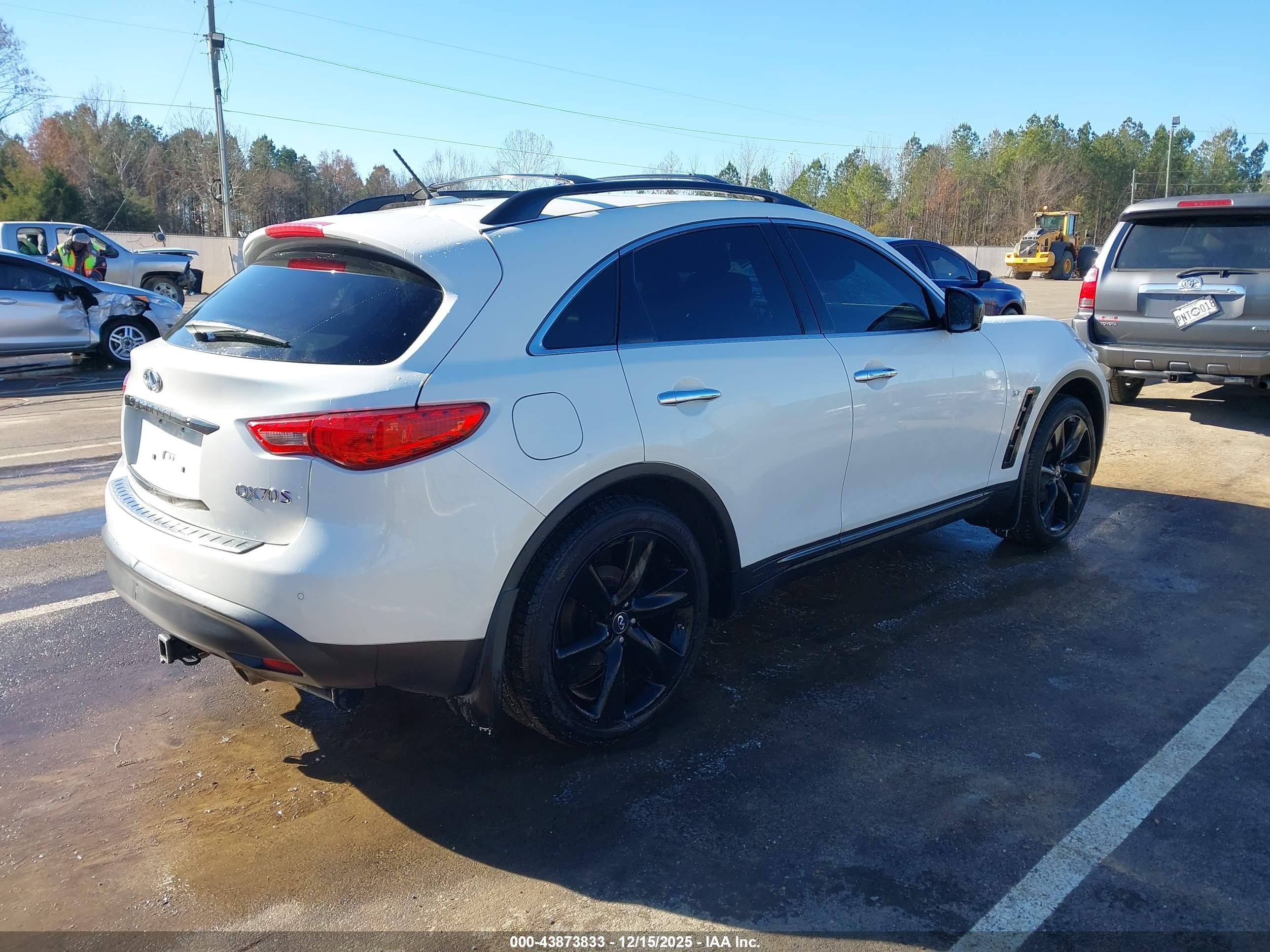 INFINITI QX70 image 4