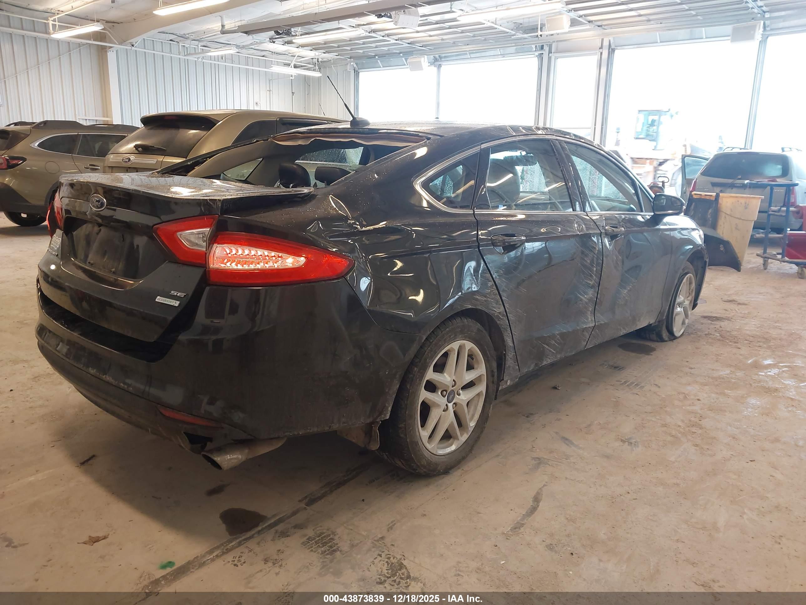 FORD FUSION image 4