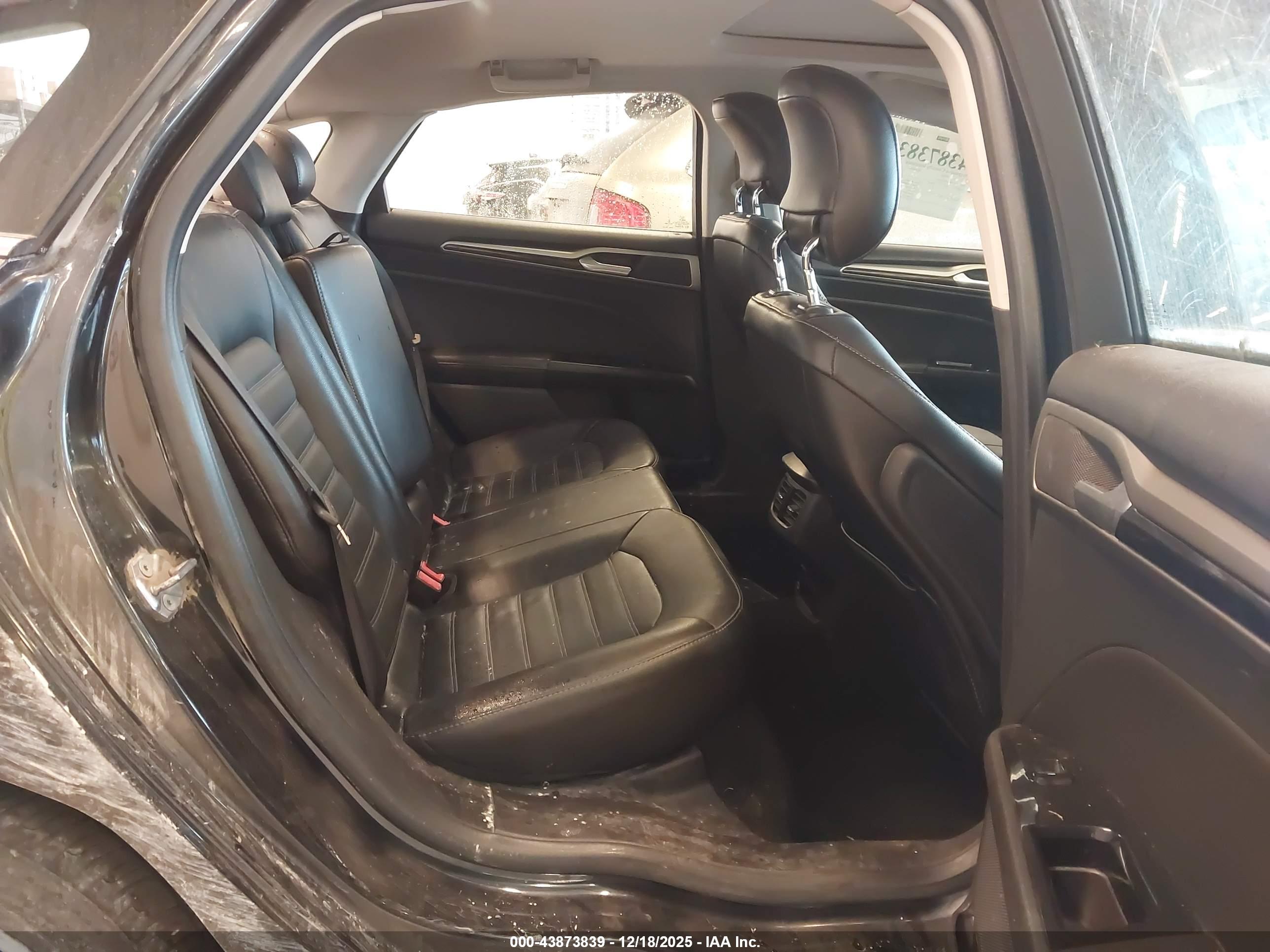 FORD FUSION image 8
