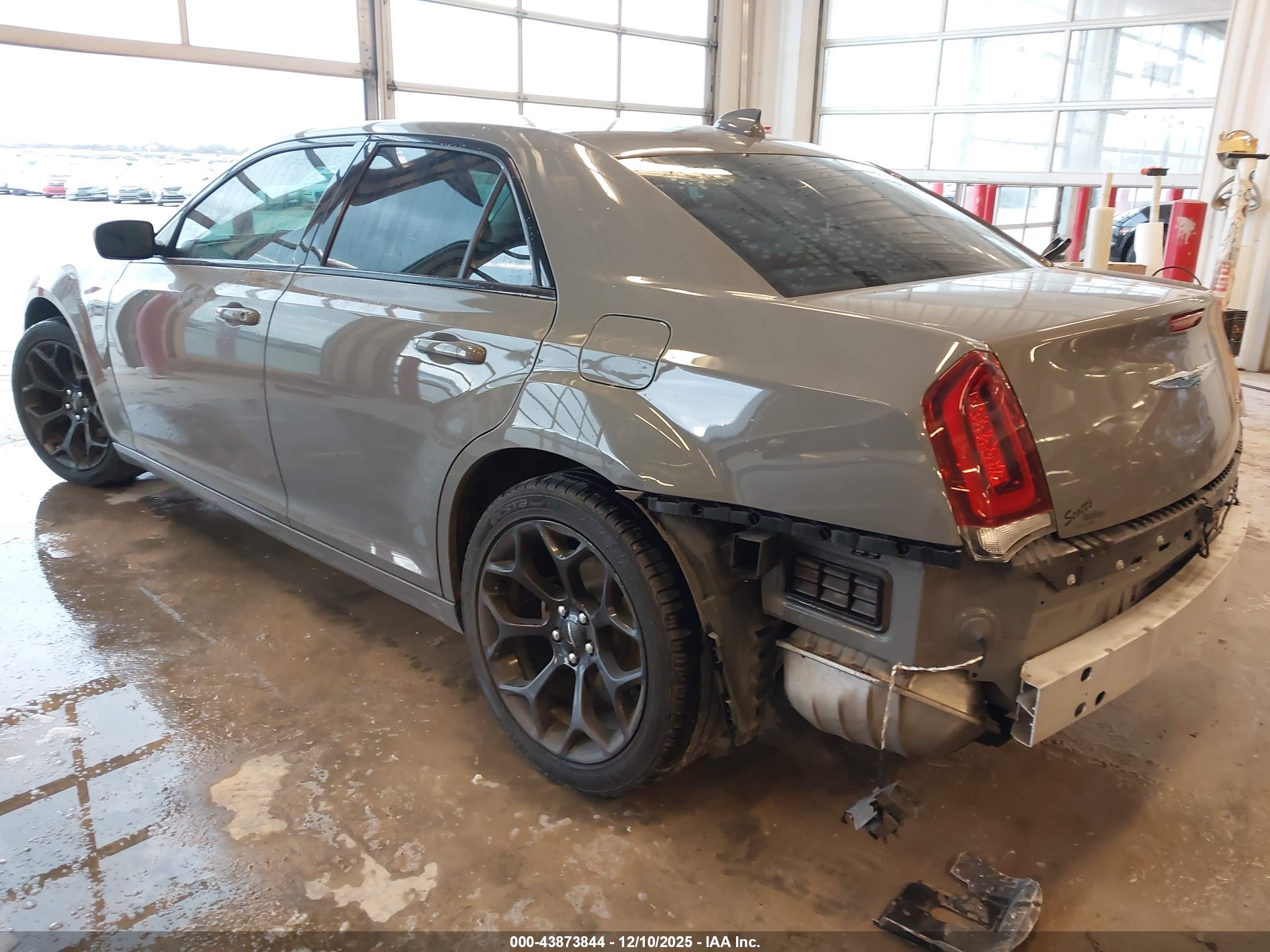 CHRYSLER 300 image 3