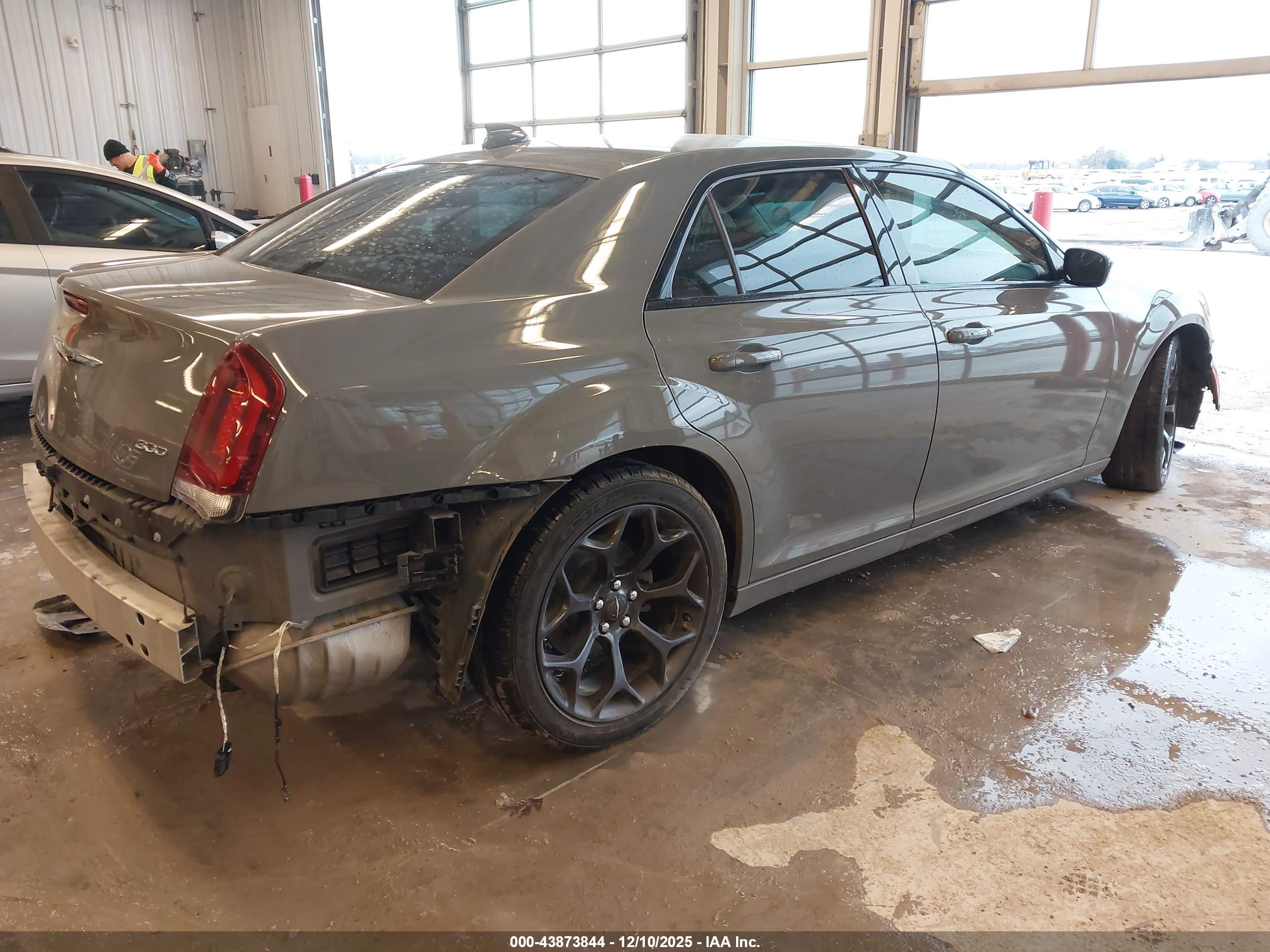 CHRYSLER 300 image 4