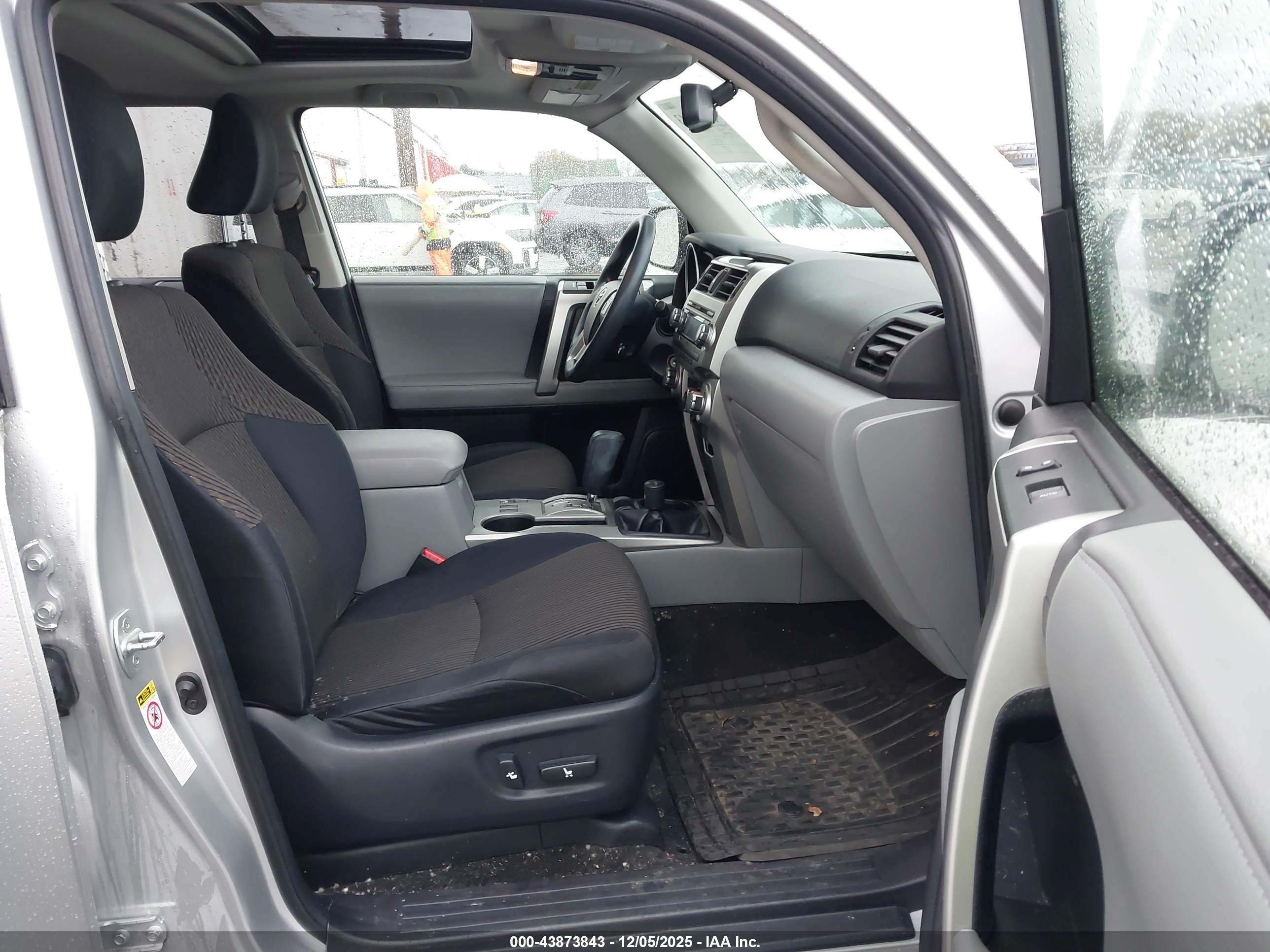 TOYOTA 4RUNNER image 5