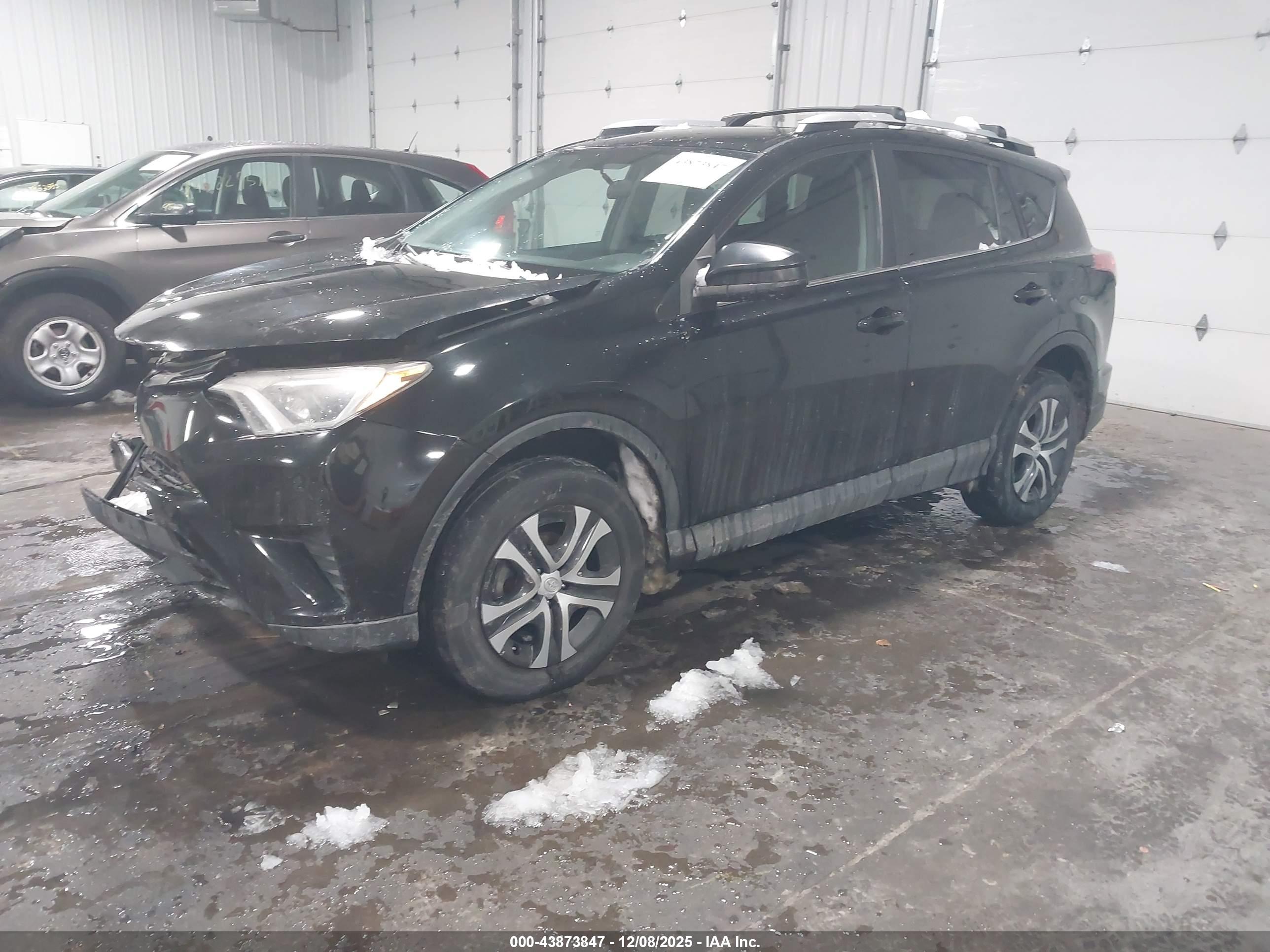 TOYOTA RAV4 image 2
