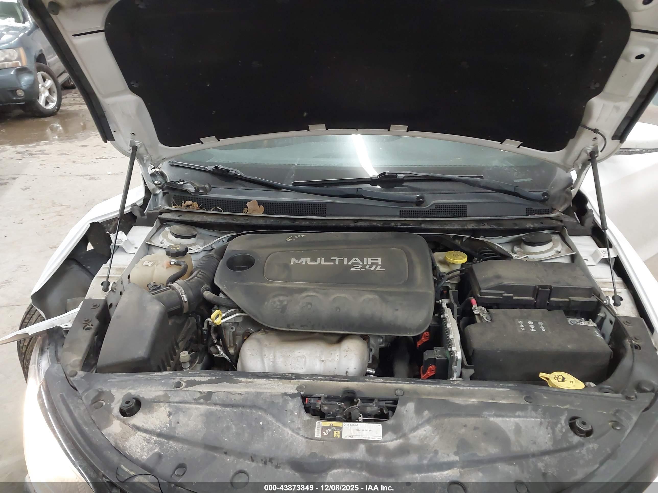 CHRYSLER 200 image 10