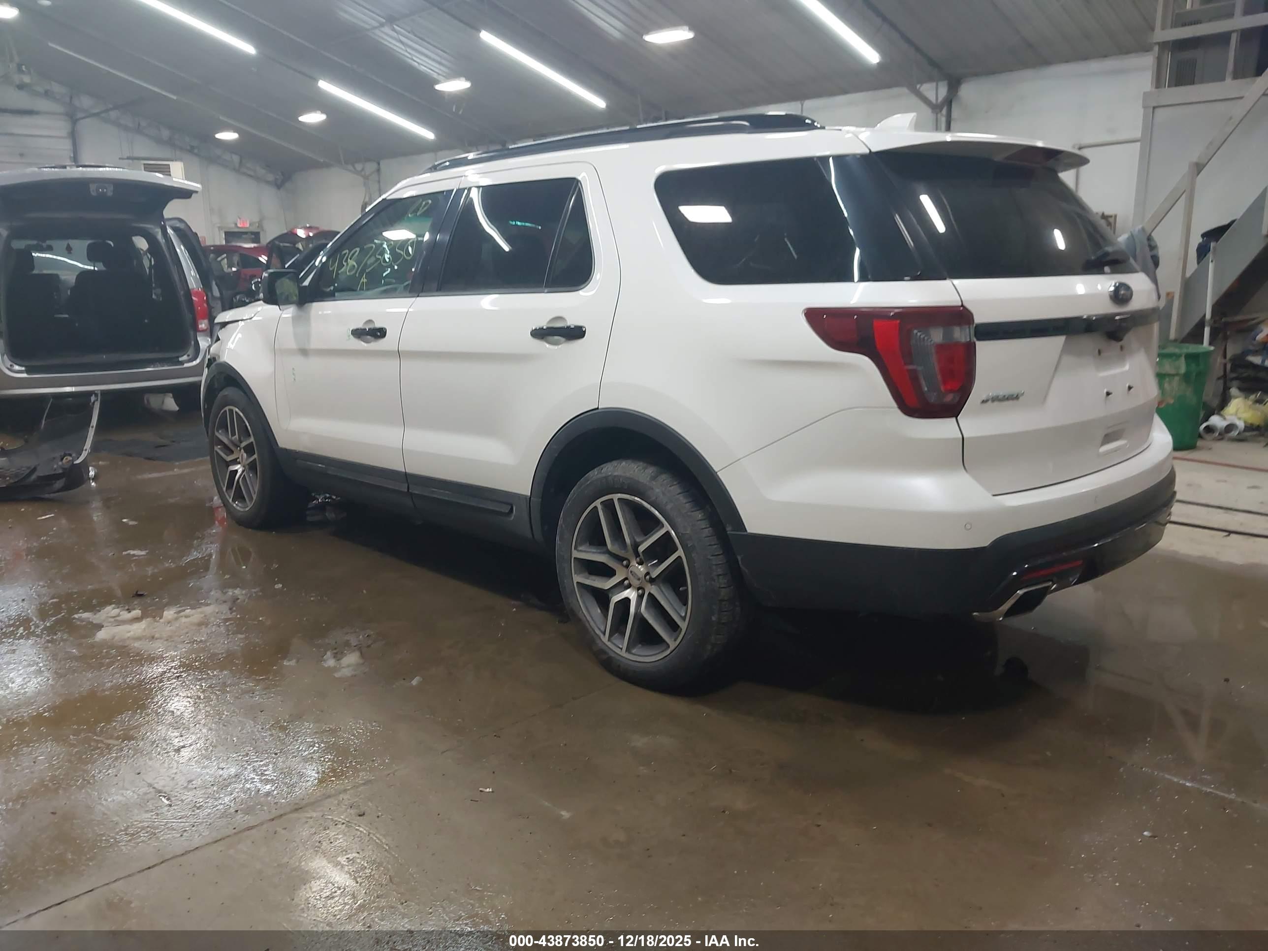 FORD EXPLORER image 3