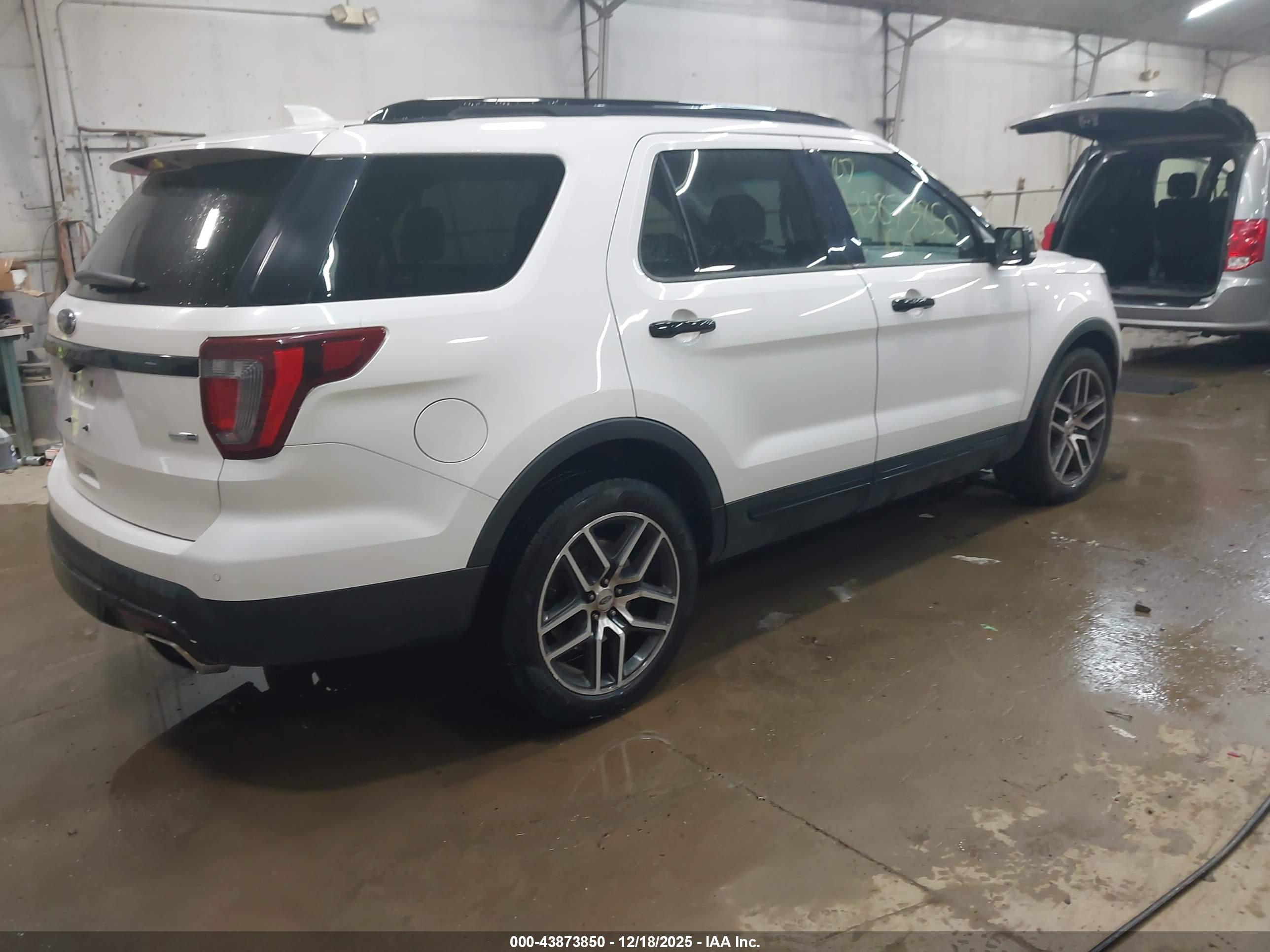 FORD EXPLORER image 4