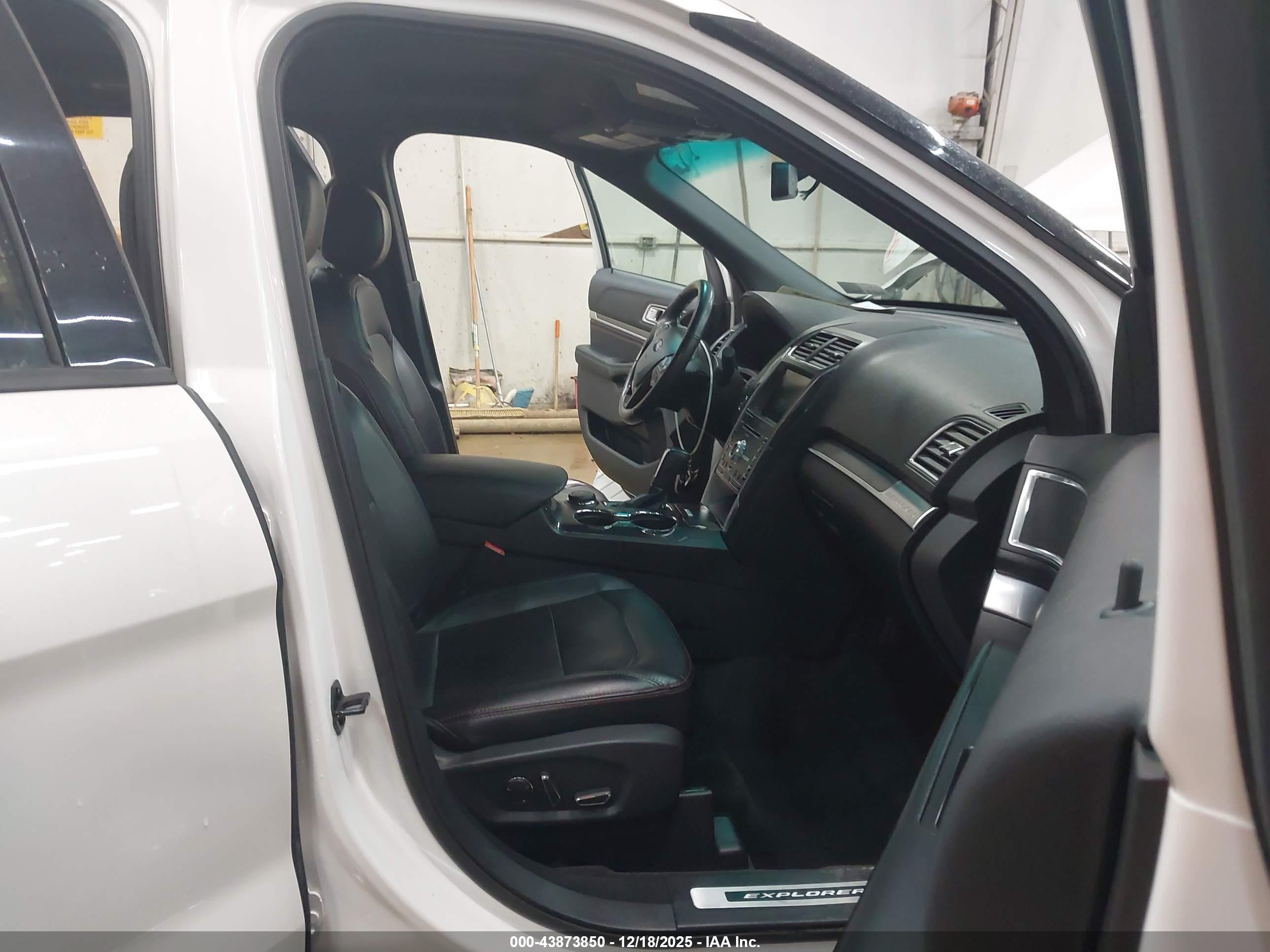 FORD EXPLORER image 5
