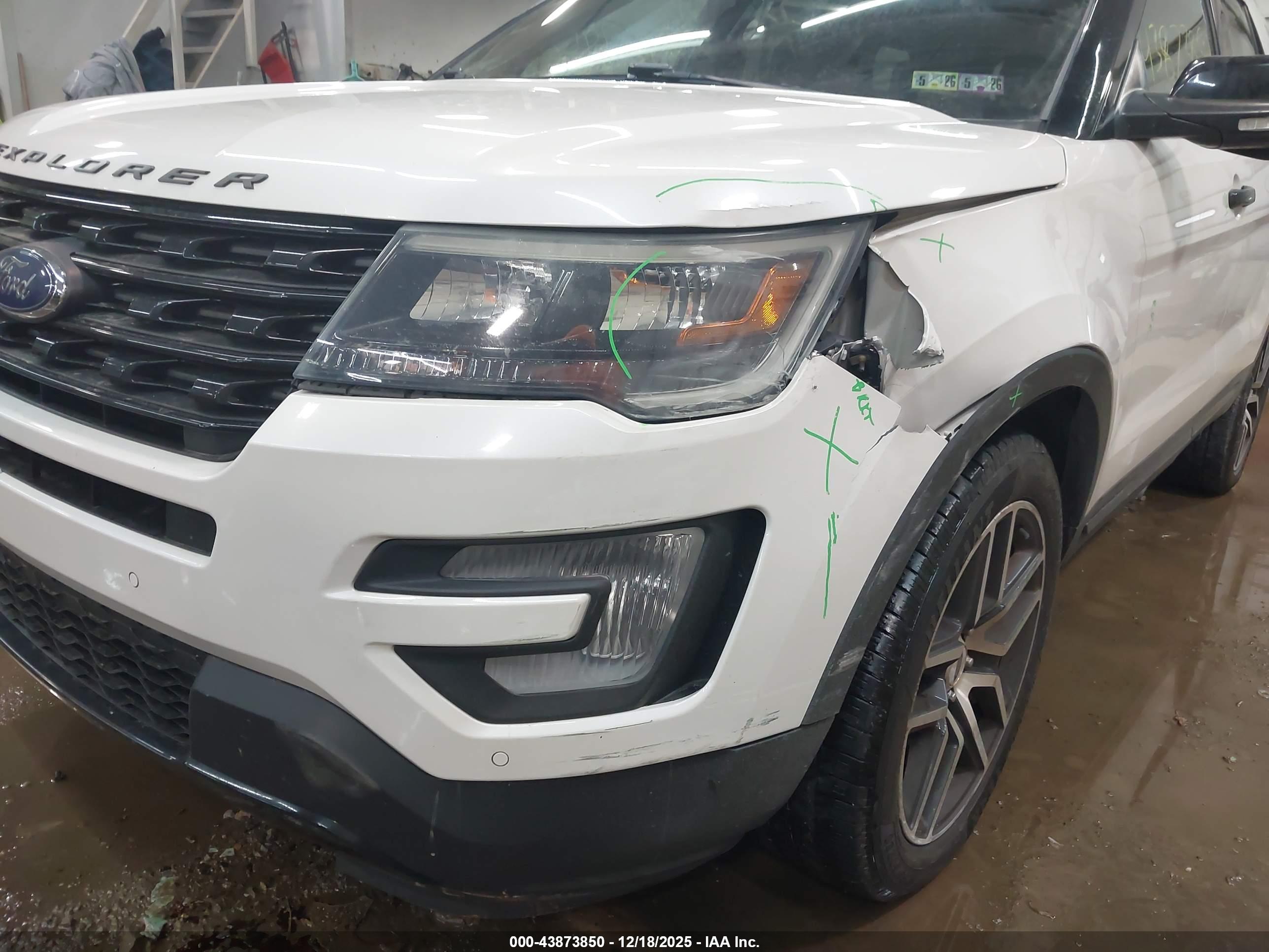 FORD EXPLORER image 6