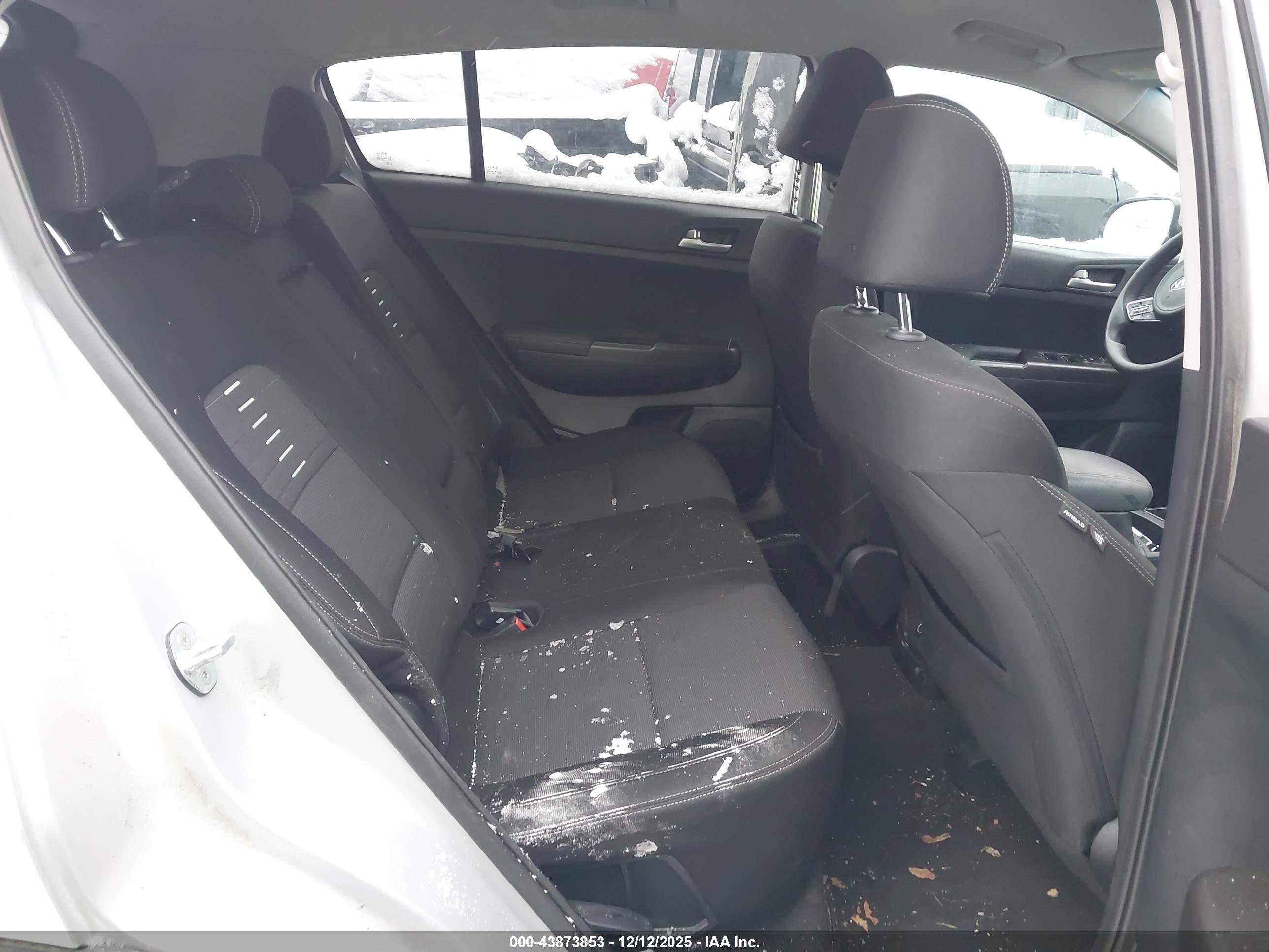 KIA SPORTAGE image 8