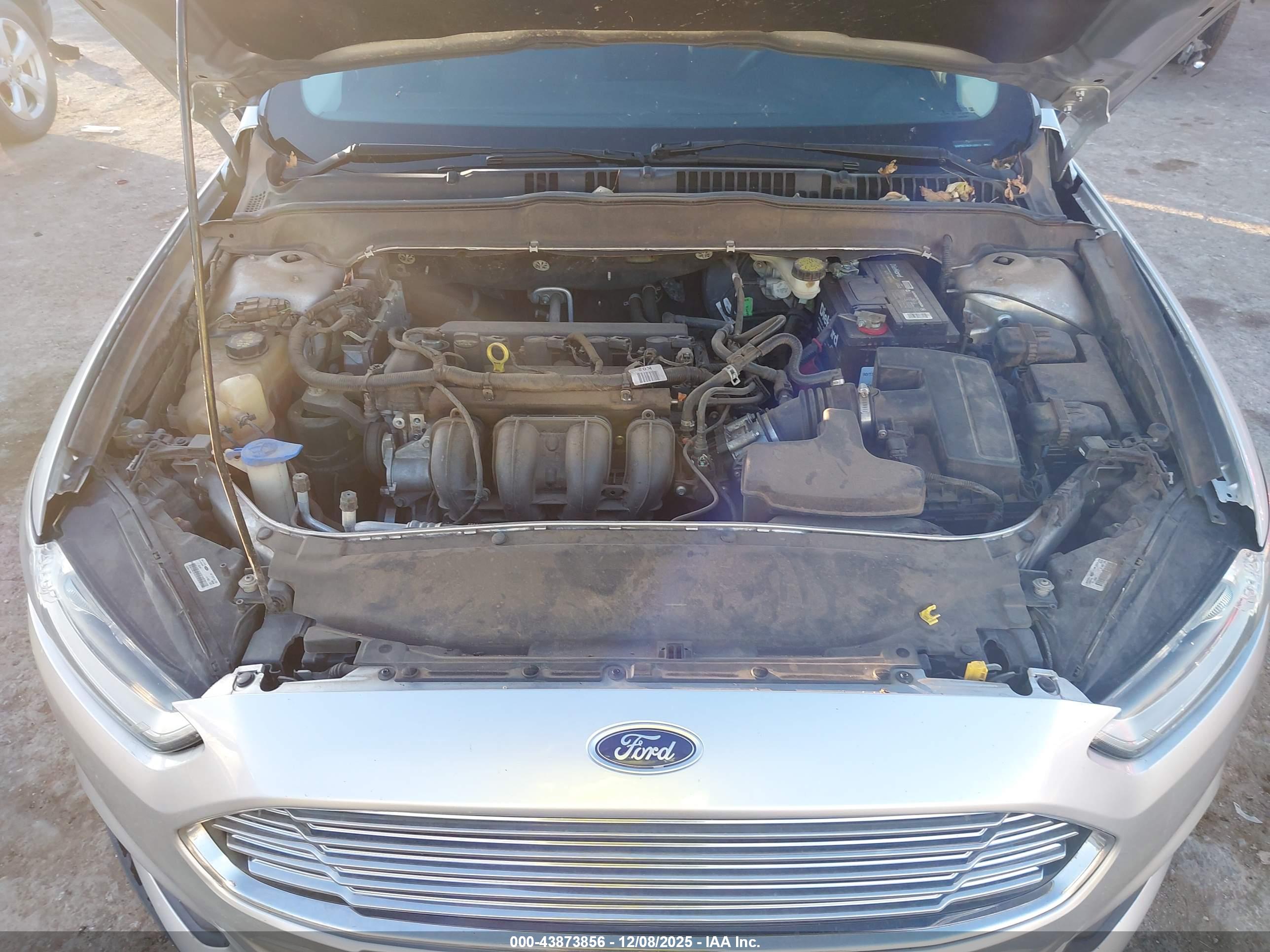 FORD FUSION image 10