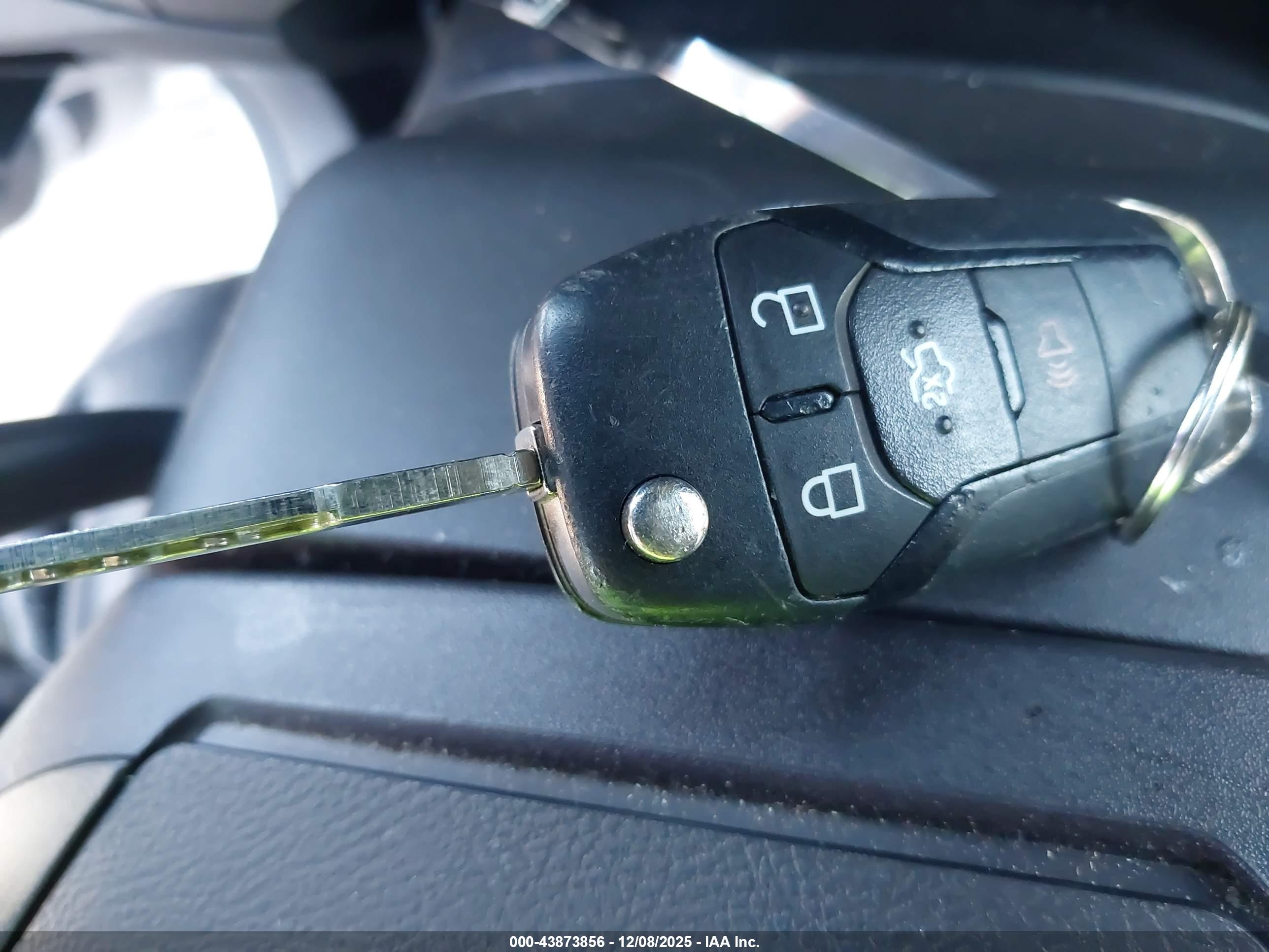 FORD FUSION image 11