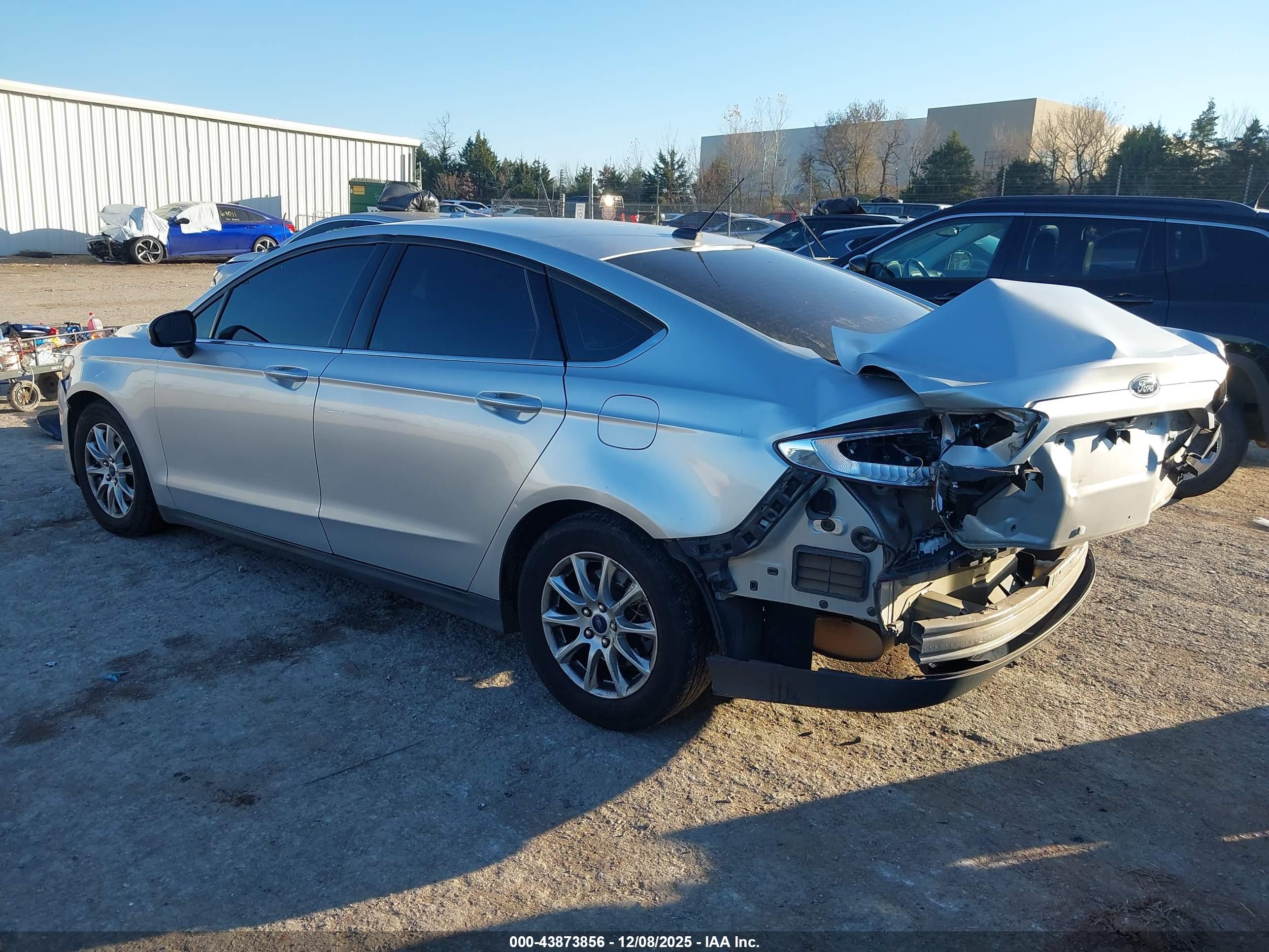FORD FUSION image 3