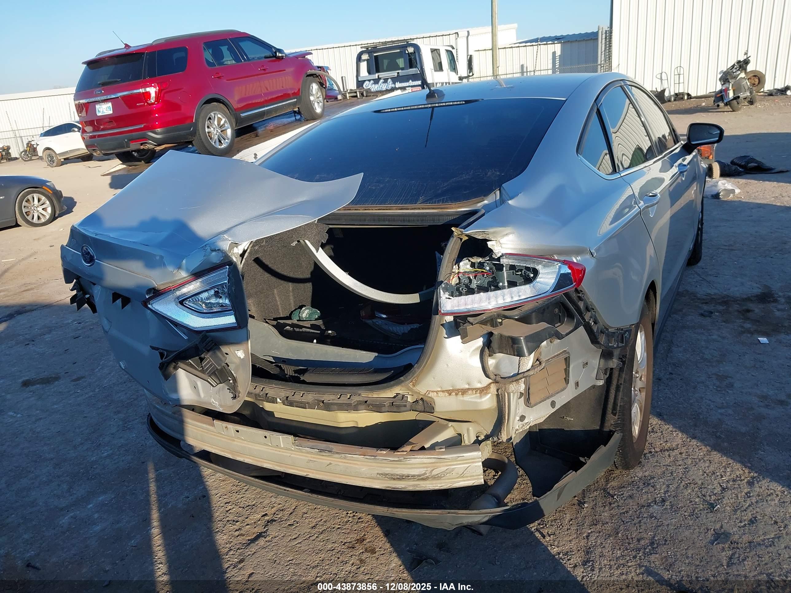 FORD FUSION image 6