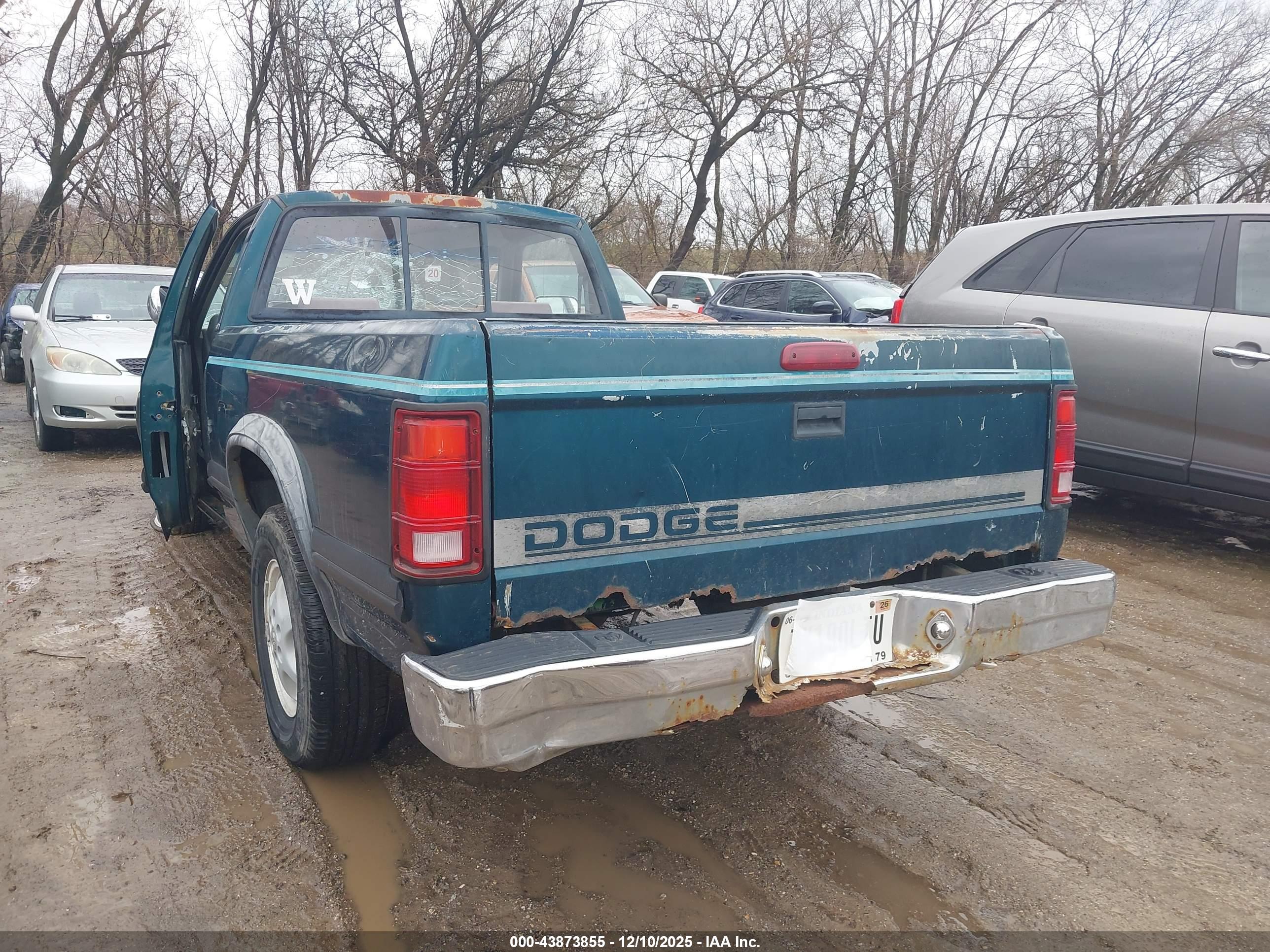 DODGE DAKOTA image 3