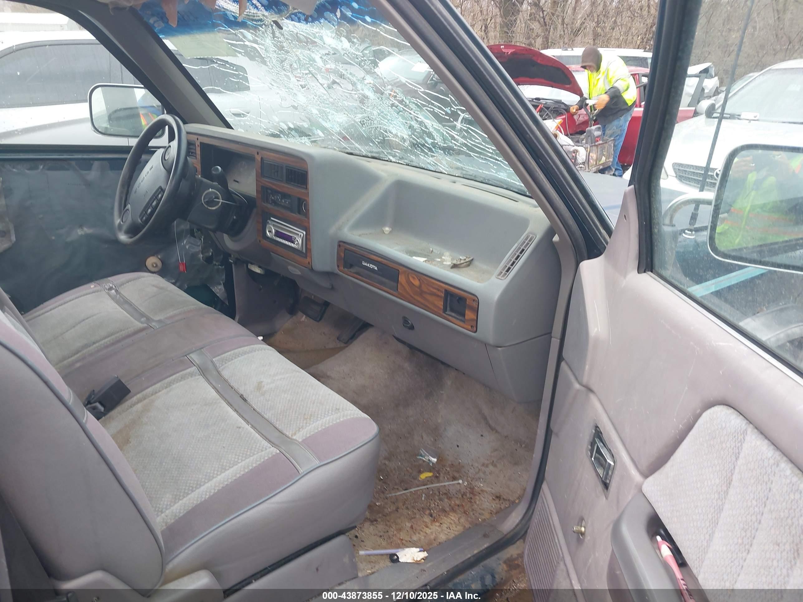 DODGE DAKOTA image 5