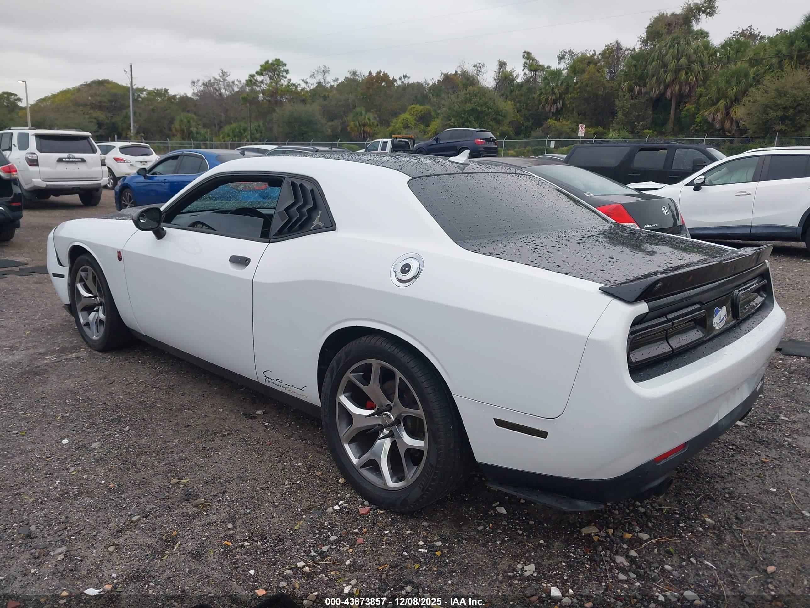 DODGE CHALLENGER image 3