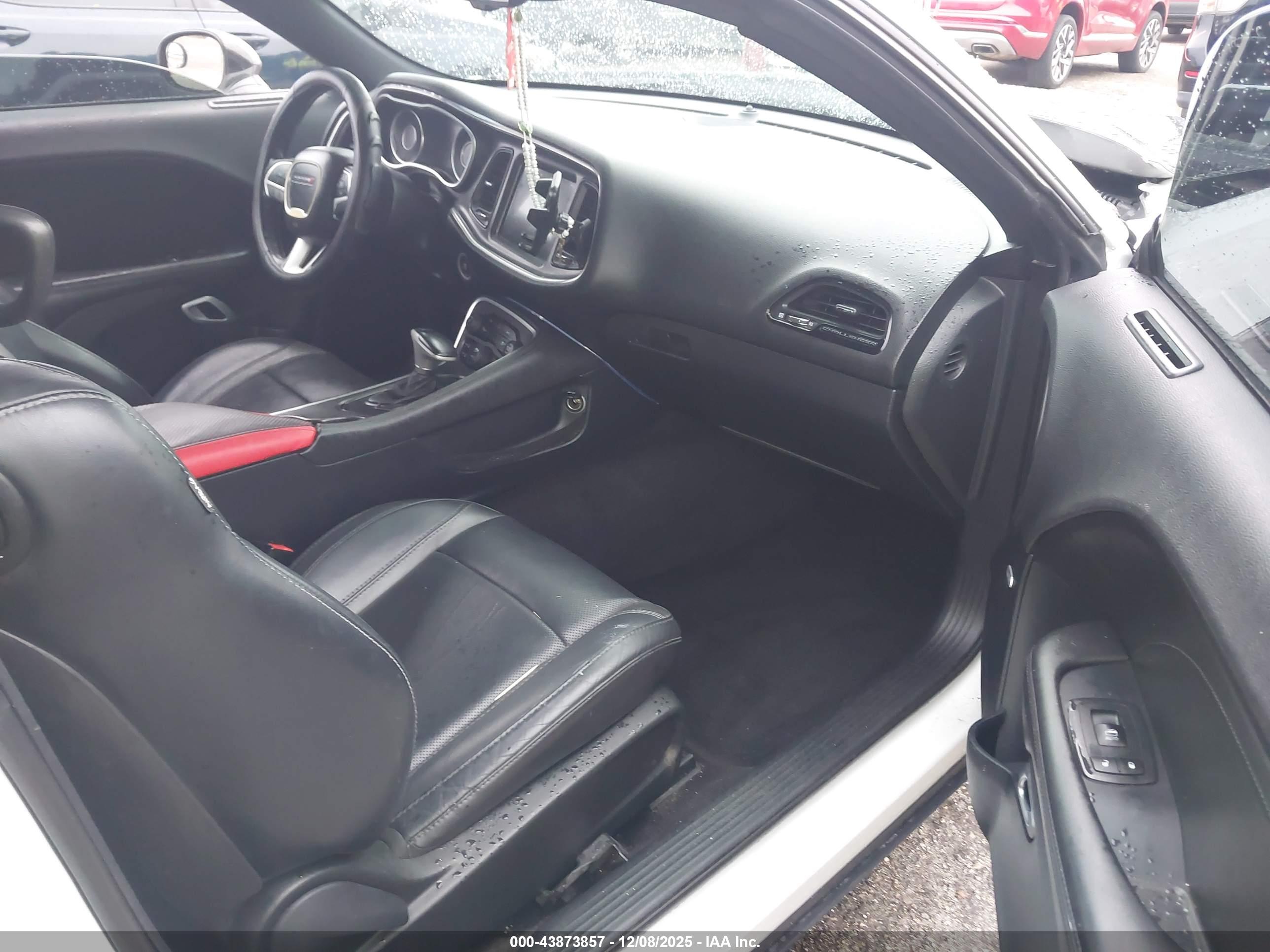 DODGE CHALLENGER image 5