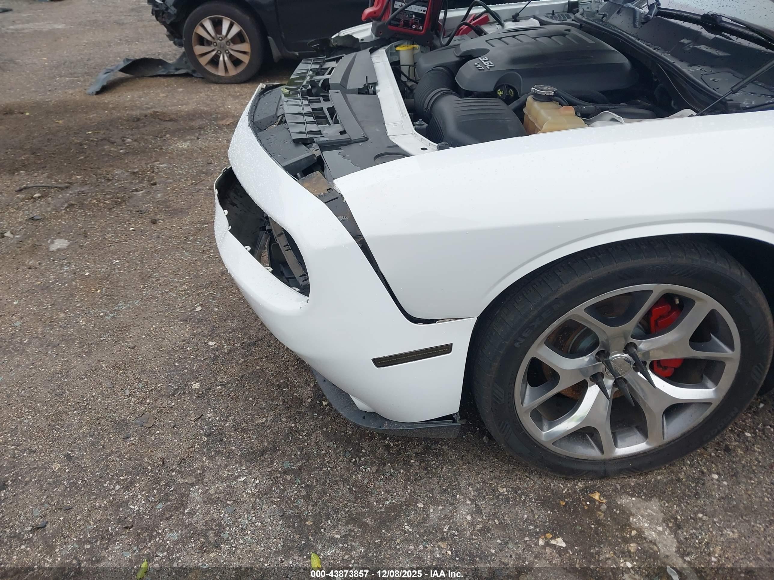 DODGE CHALLENGER image 6