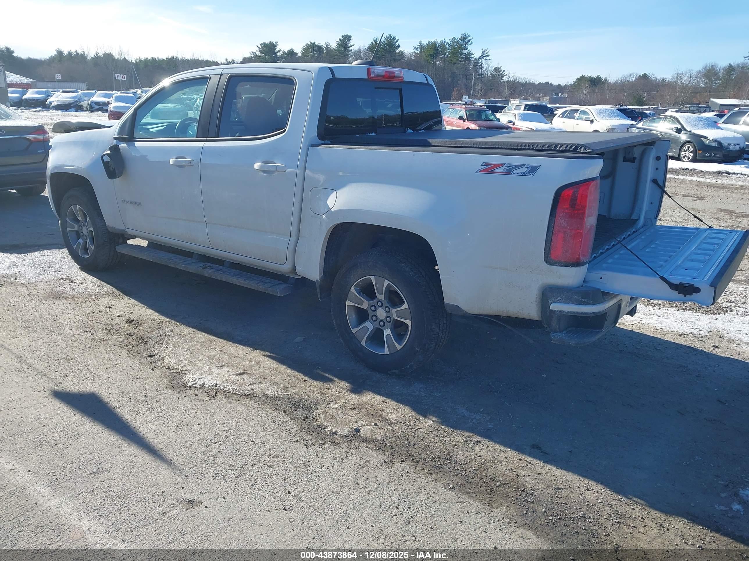 CHEVROLET COLORADO image 3