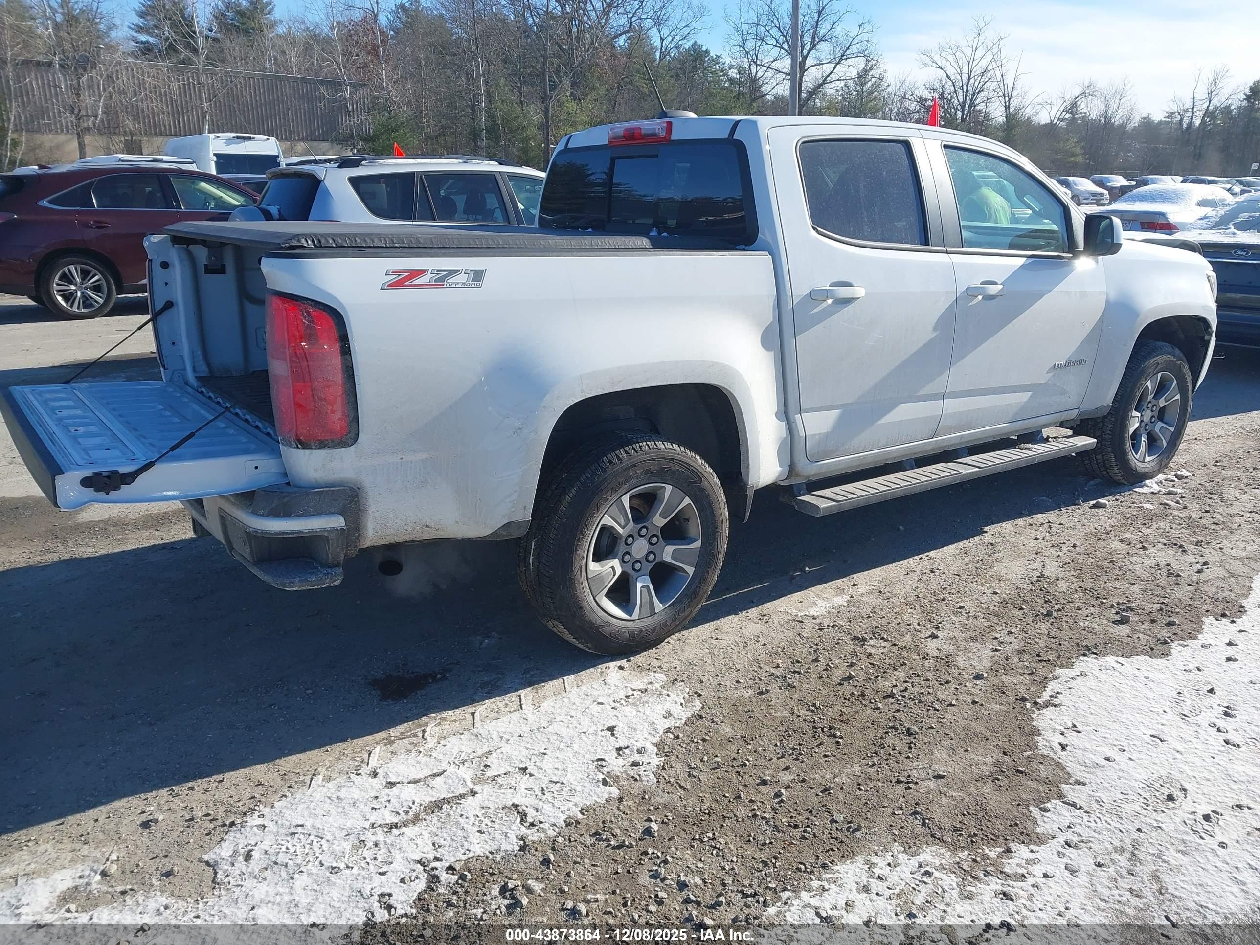 CHEVROLET COLORADO image 4