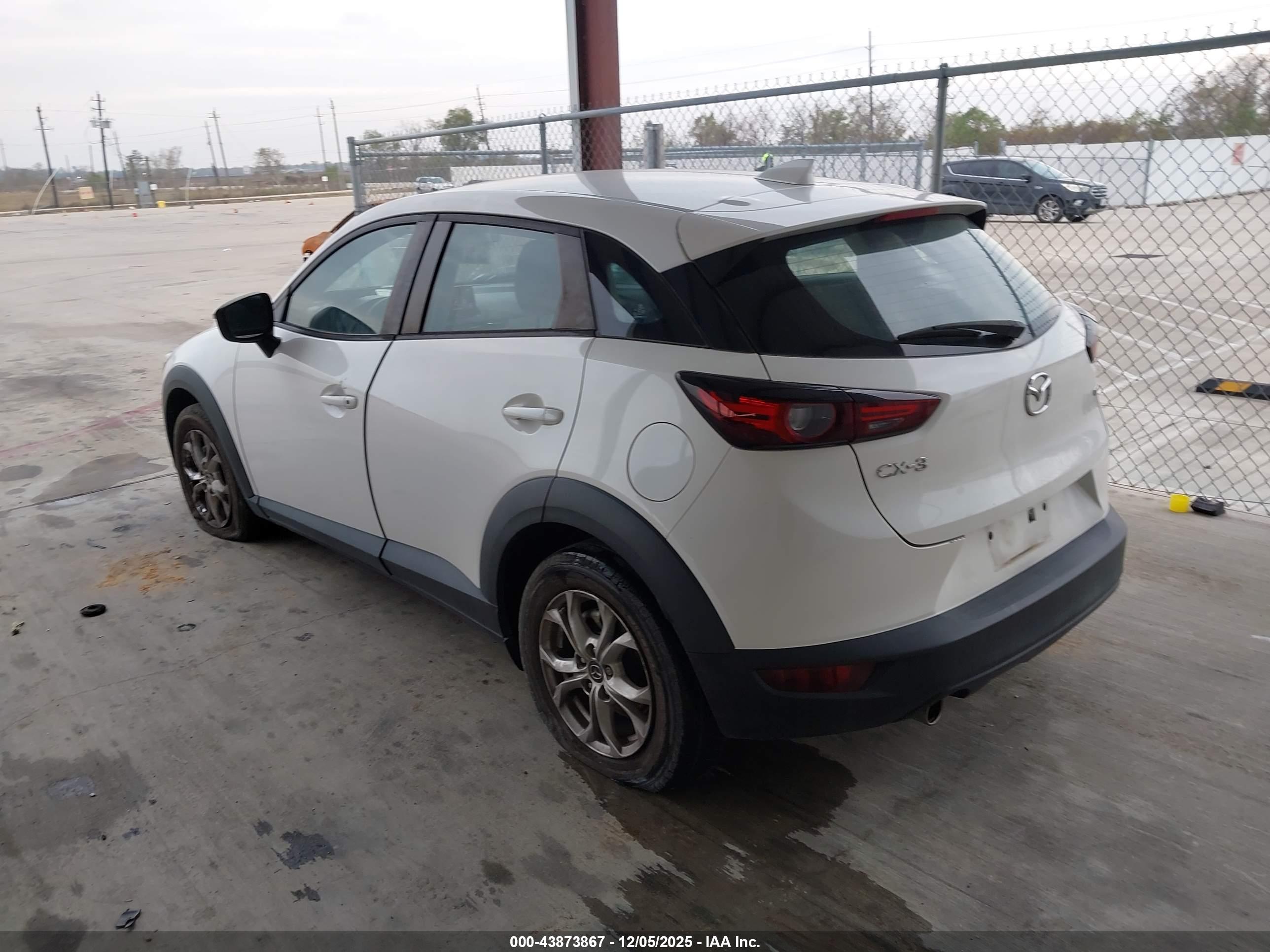 MAZDA CX-3 image 3