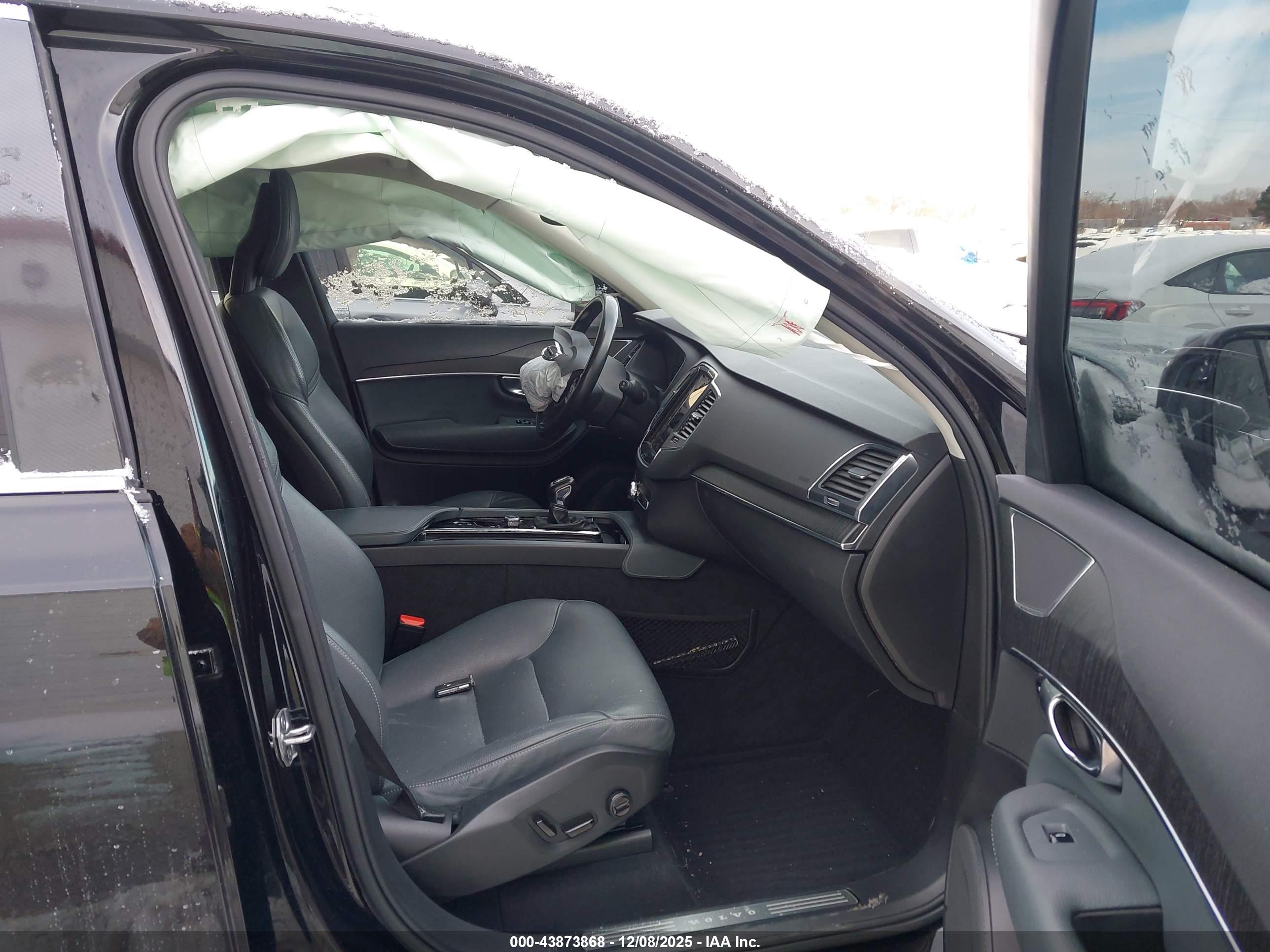 VOLVO XC90 image 5