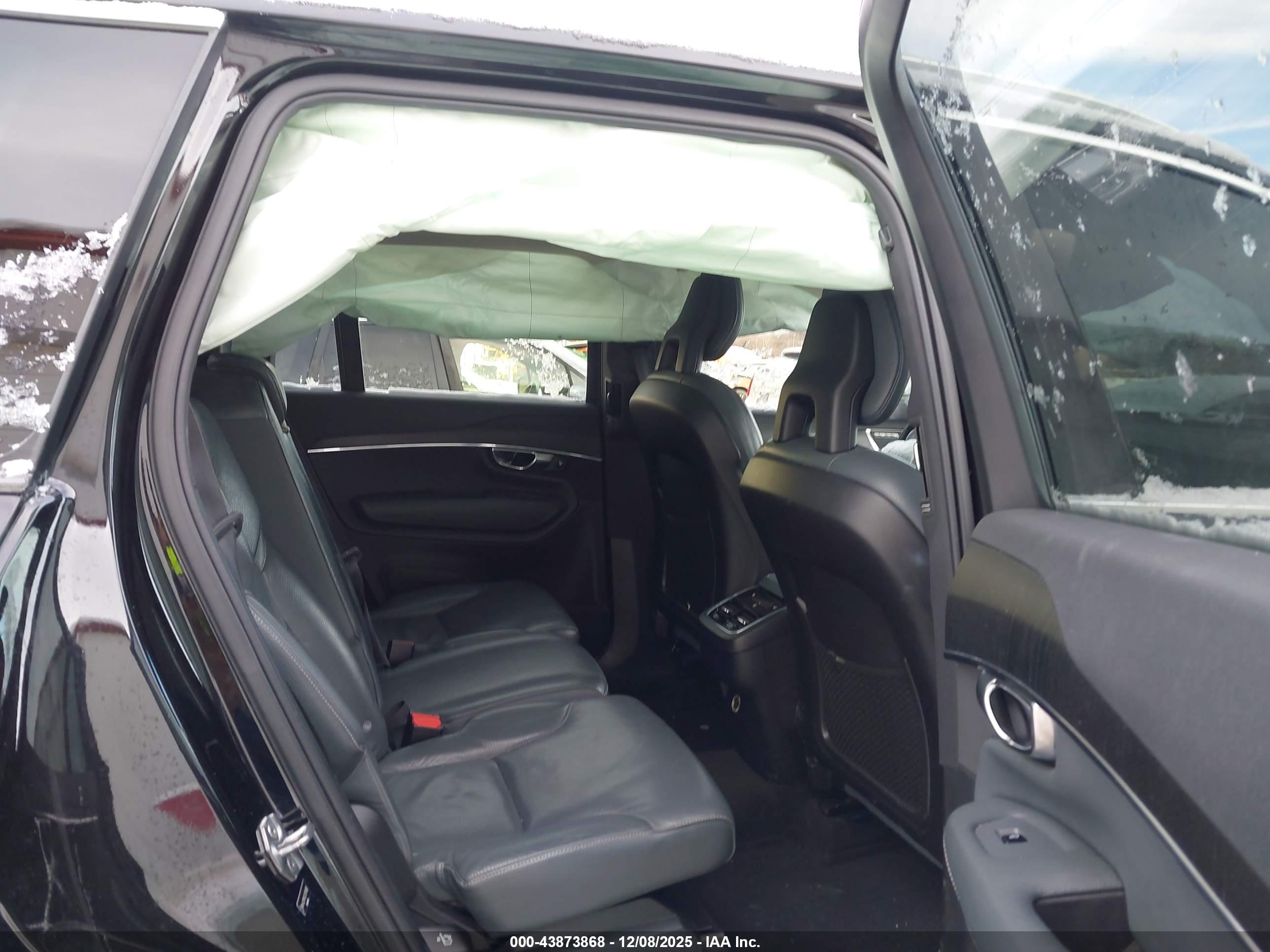 VOLVO XC90 image 8