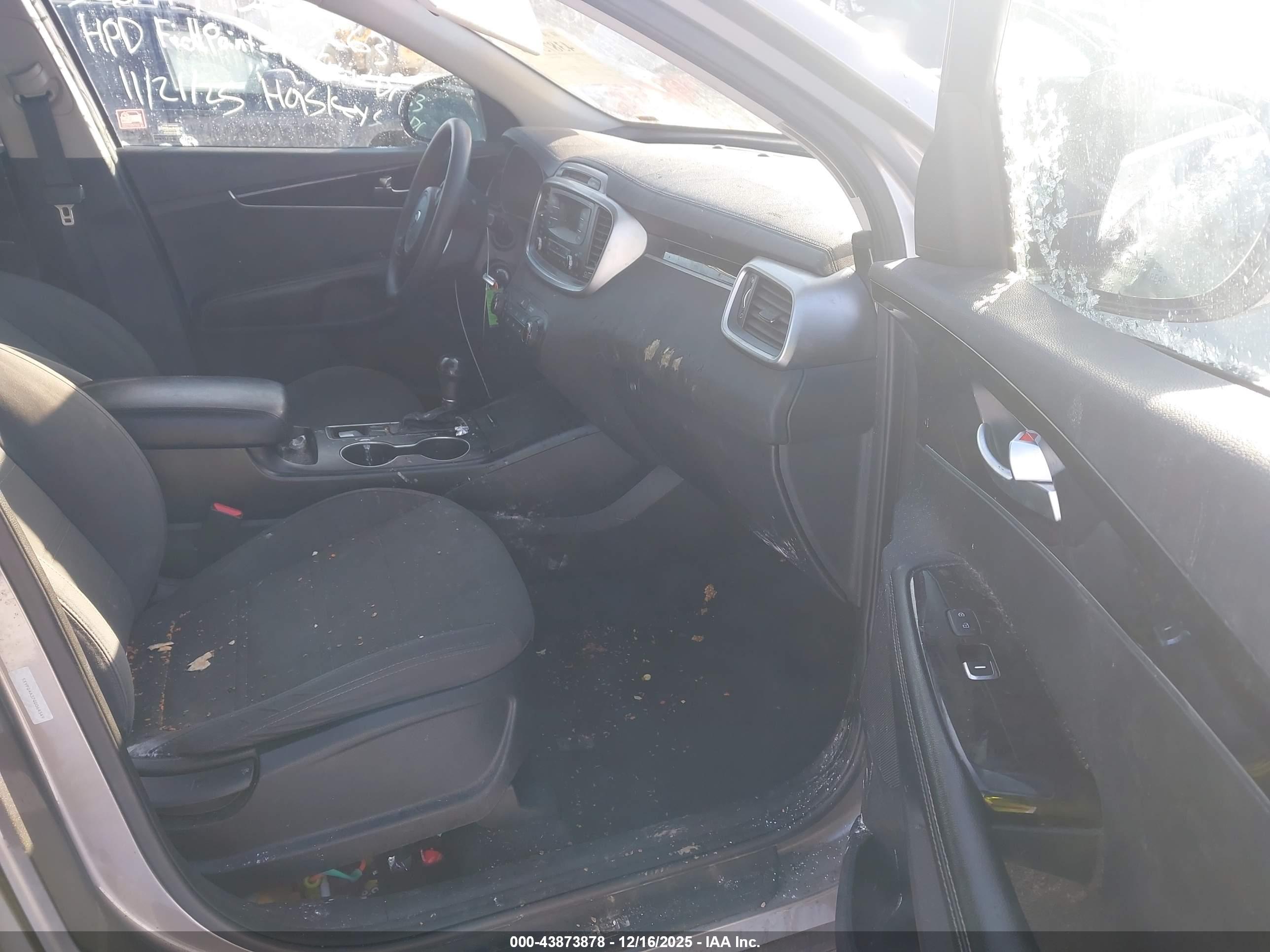 KIA SORENTO image 5