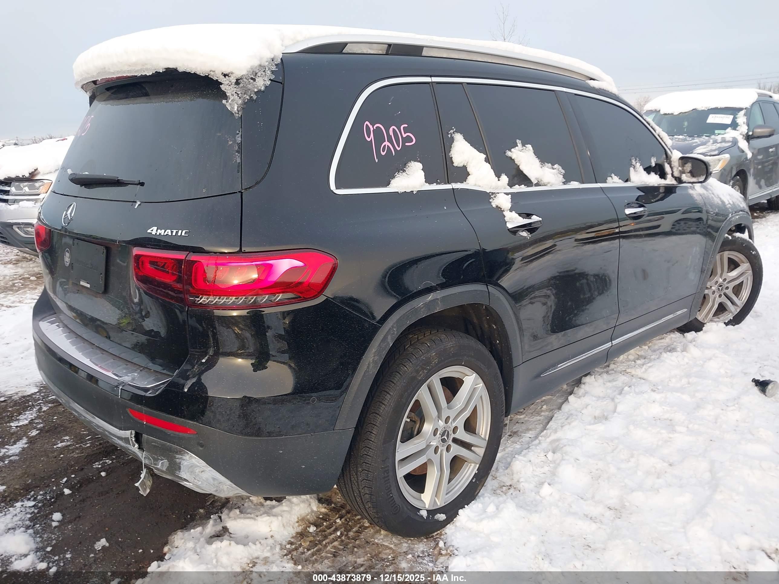 MERCEDES-BENZ GLB image 4