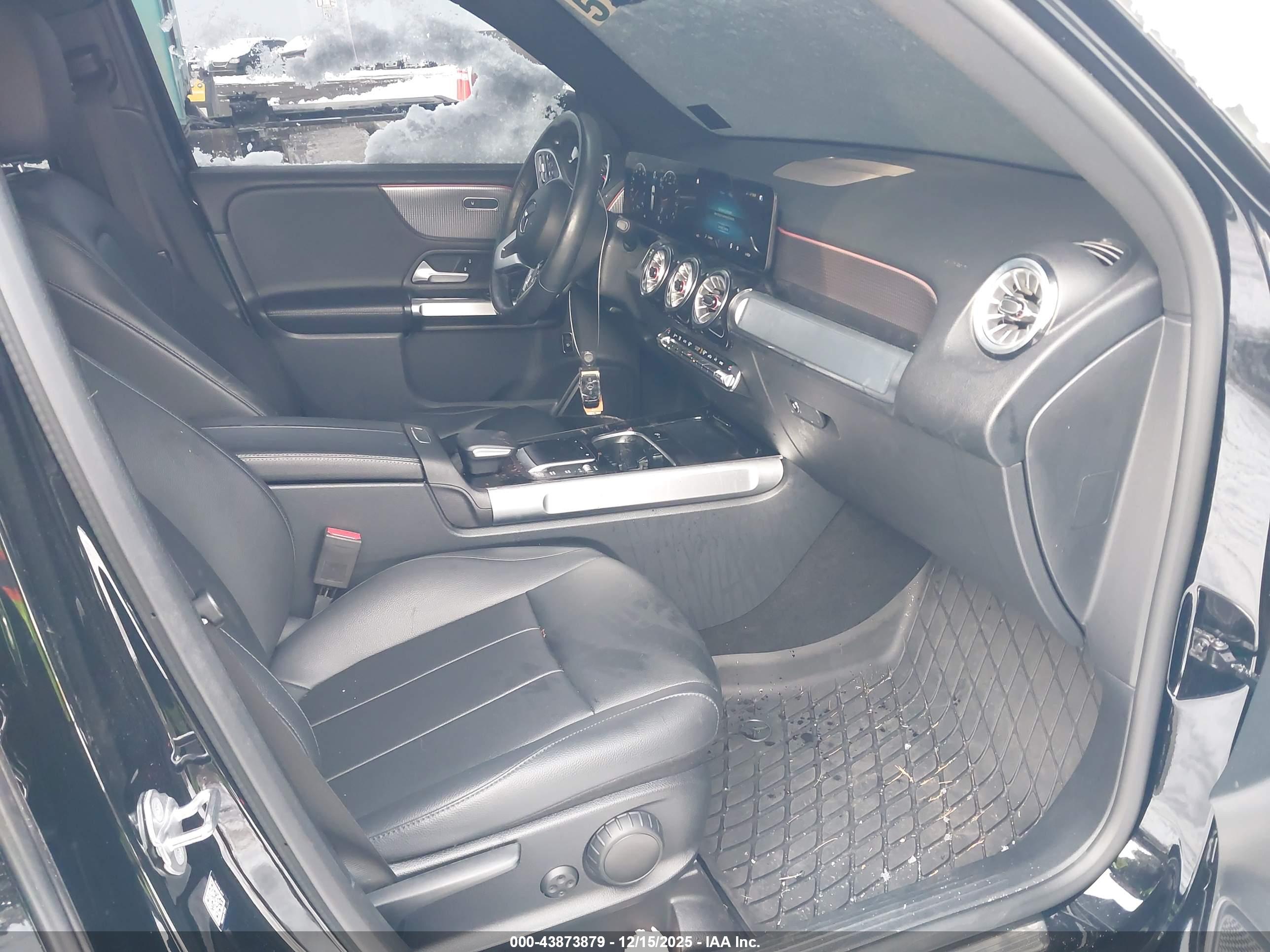 MERCEDES-BENZ GLB image 5