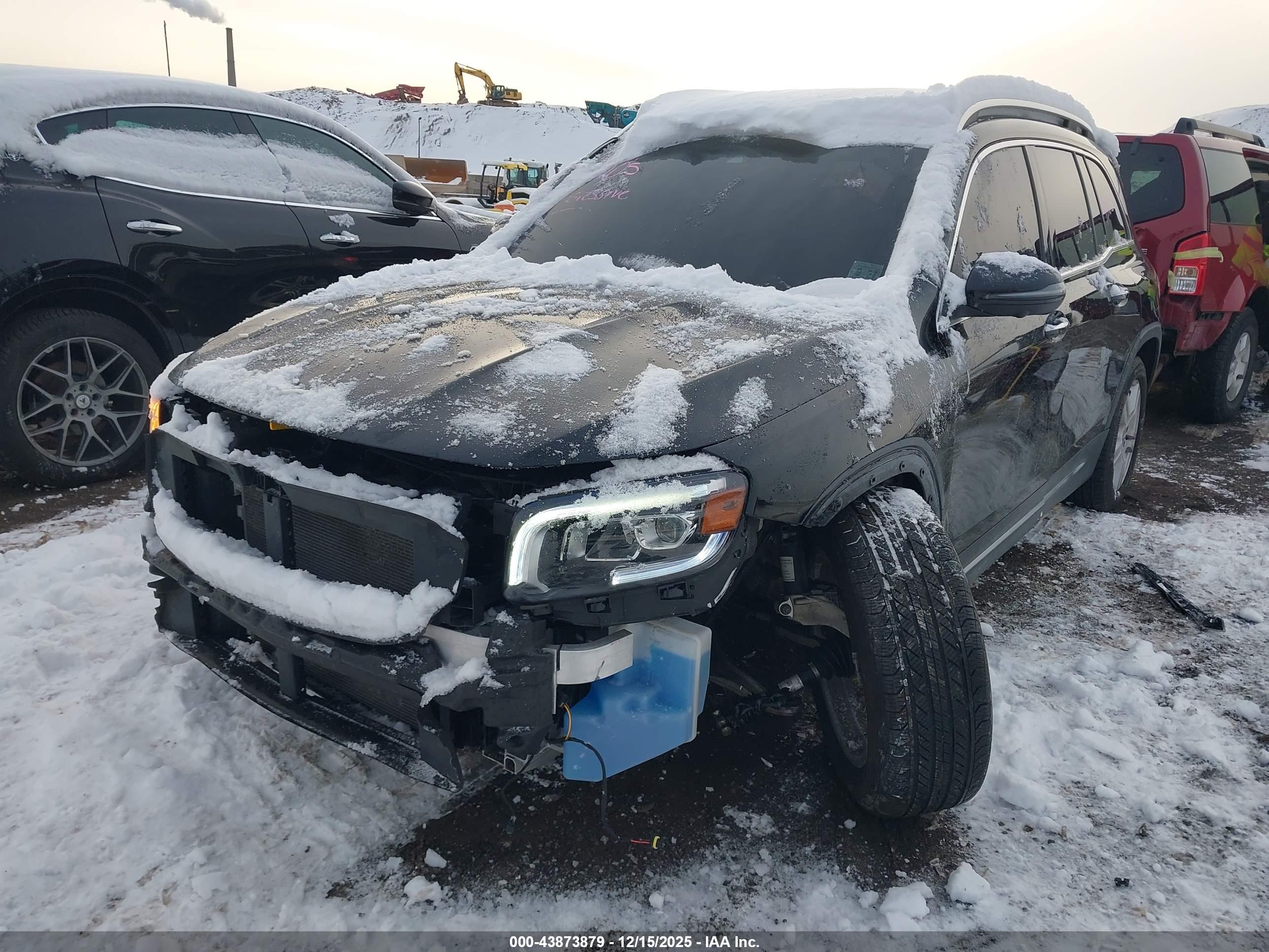 MERCEDES-BENZ GLB image 6