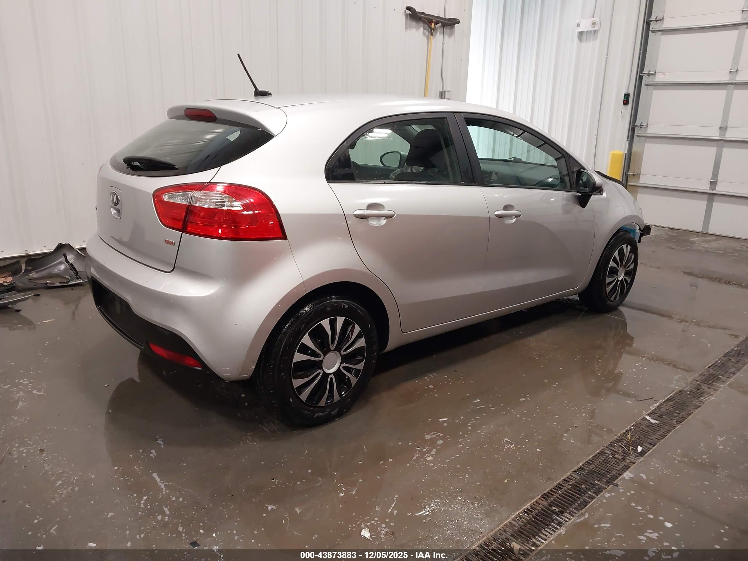 KIA RIO image 4