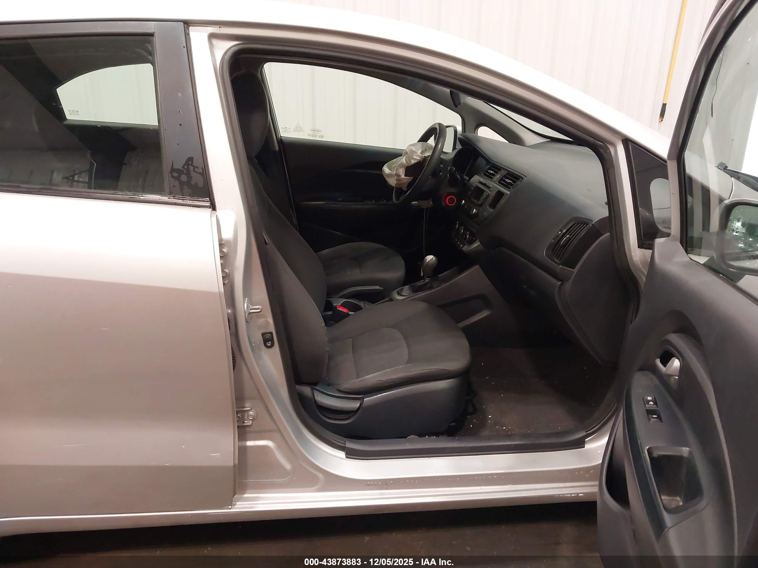 KIA RIO image 5