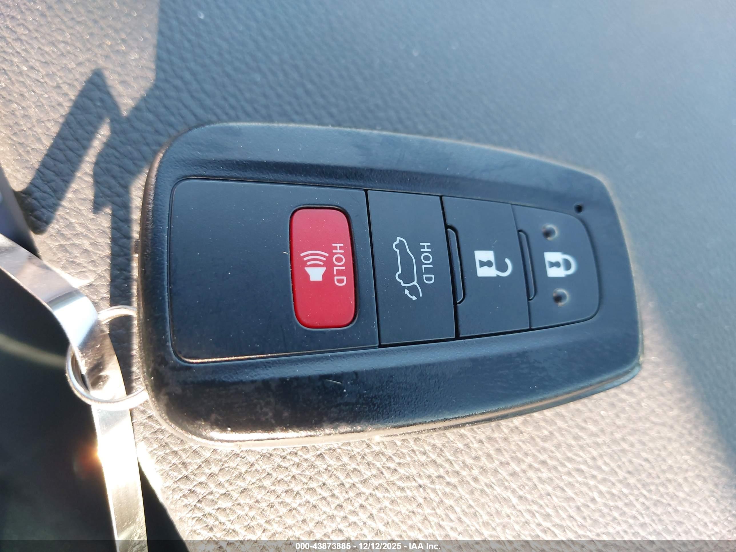 TOYOTA RAV4 image 11